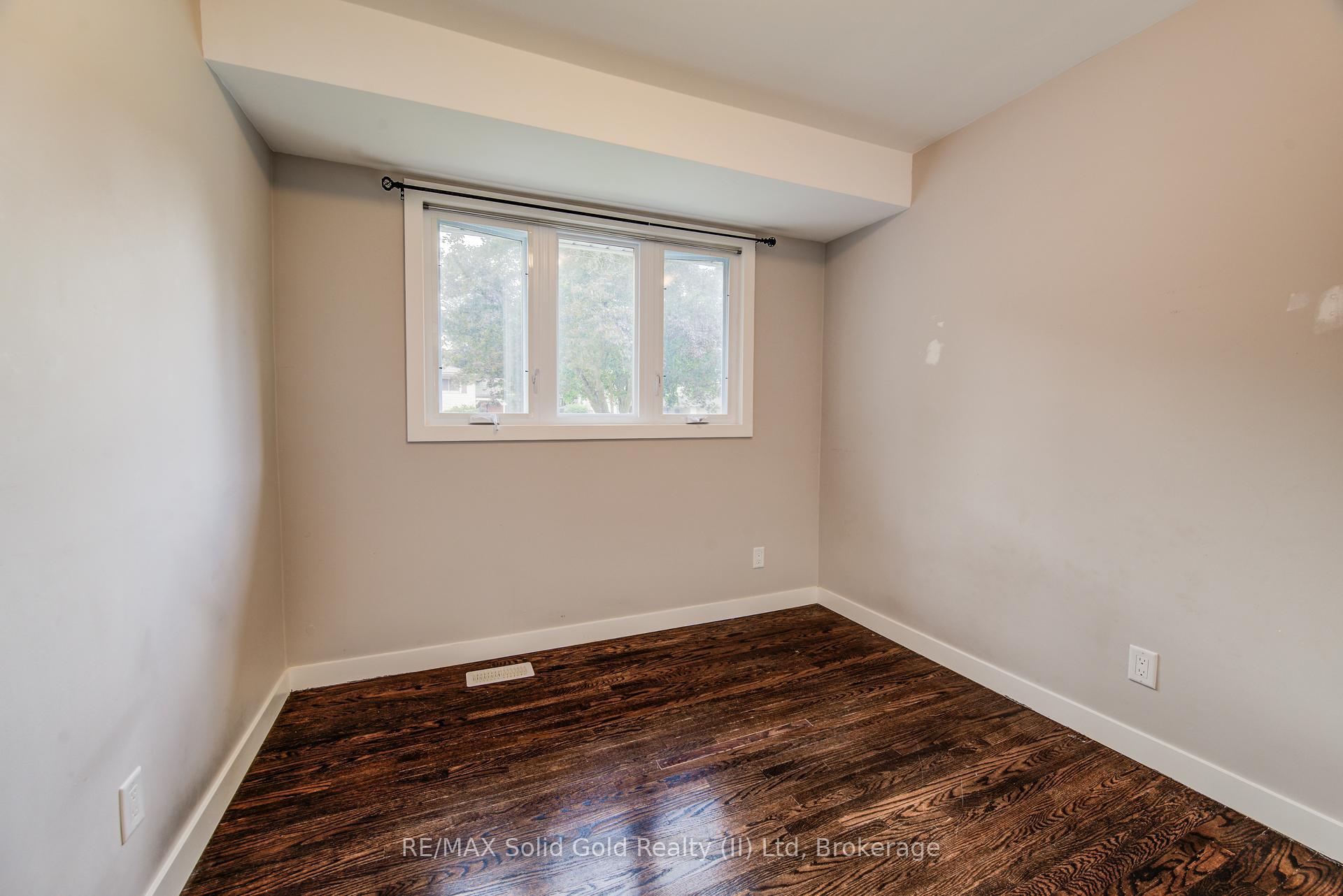 Photo 17 of 558 Sprucehill Avenue, Waterloo — HOMEH