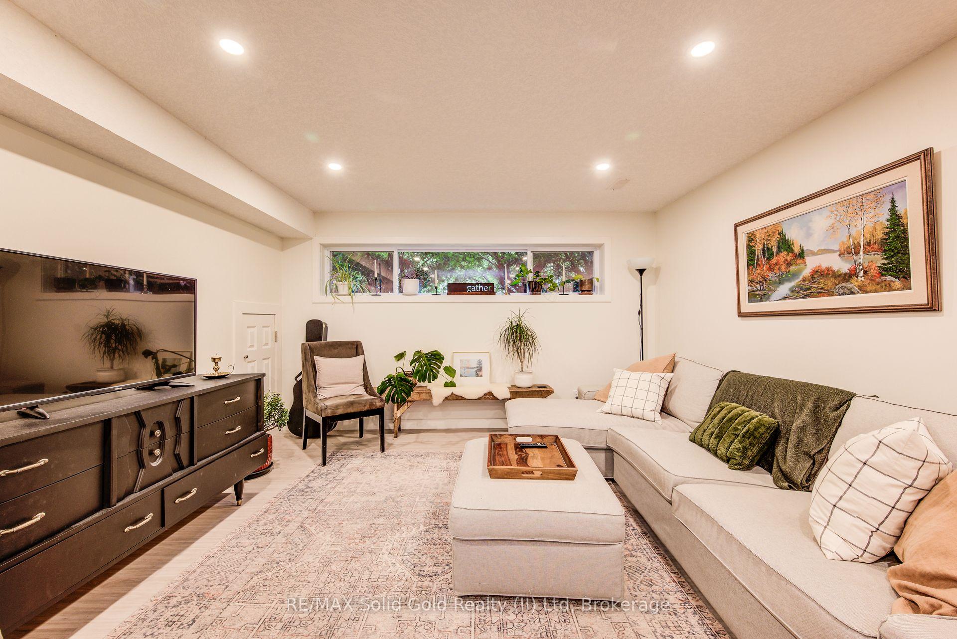 Photo 26 of 558 Sprucehill Avenue, Waterloo — HOMEH