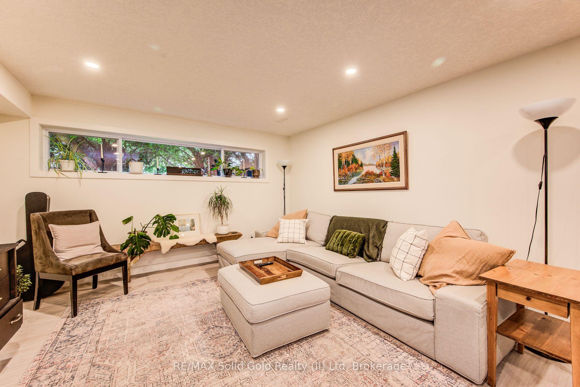 Photo 27 of 558 Sprucehill Avenue, Waterloo — HOMEH