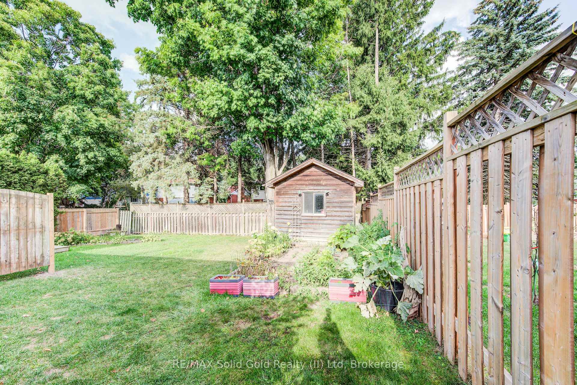 Photo 29 of 558 Sprucehill Avenue, Waterloo — HOMEH