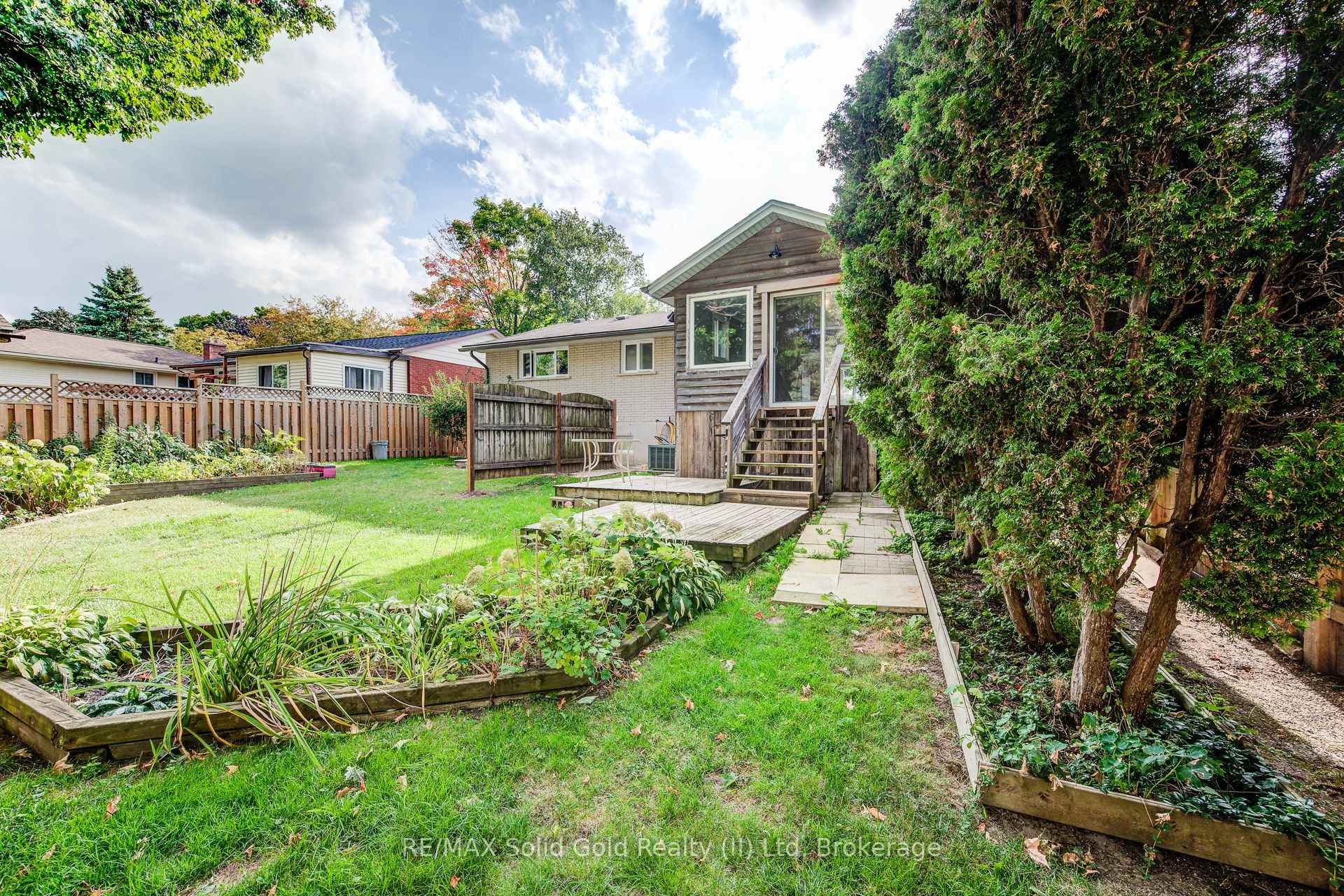 Photo 33 of 558 Sprucehill Avenue, Waterloo — HOMEH