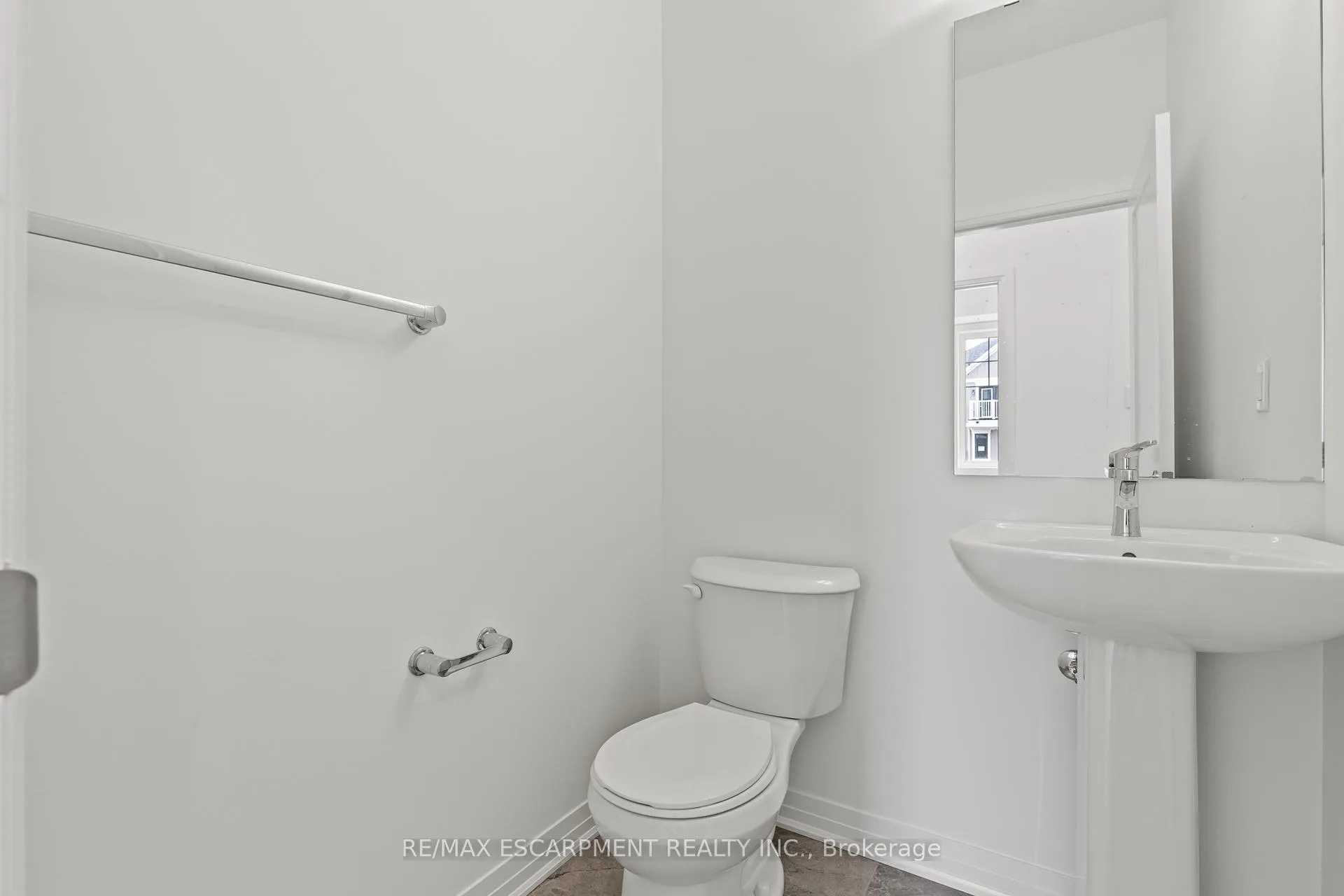 Photo 12 of 62 Pogie Drive, Welland, Dain City — HOMEH