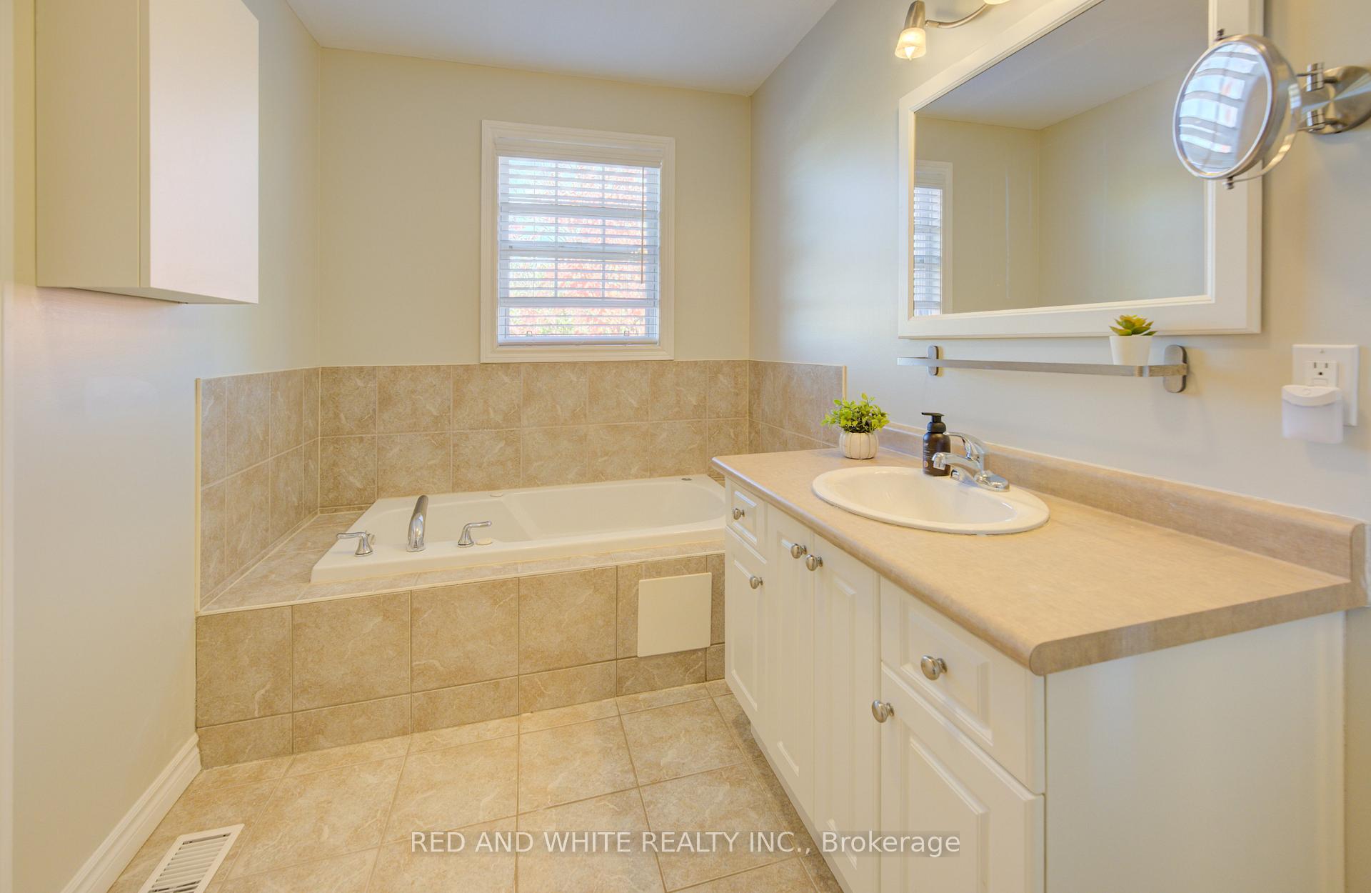 Photo 29 of 353 Sauve Crescent, Waterloo, Clair Hills — HOMEH
