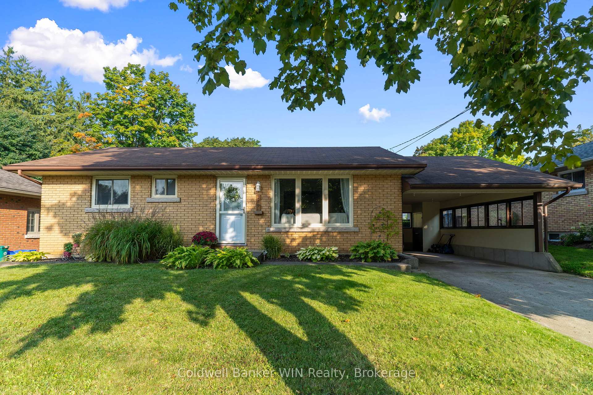 Photo 1 of 289 Birmingham Street E, Wellington North, Mount Forest — HOMEH