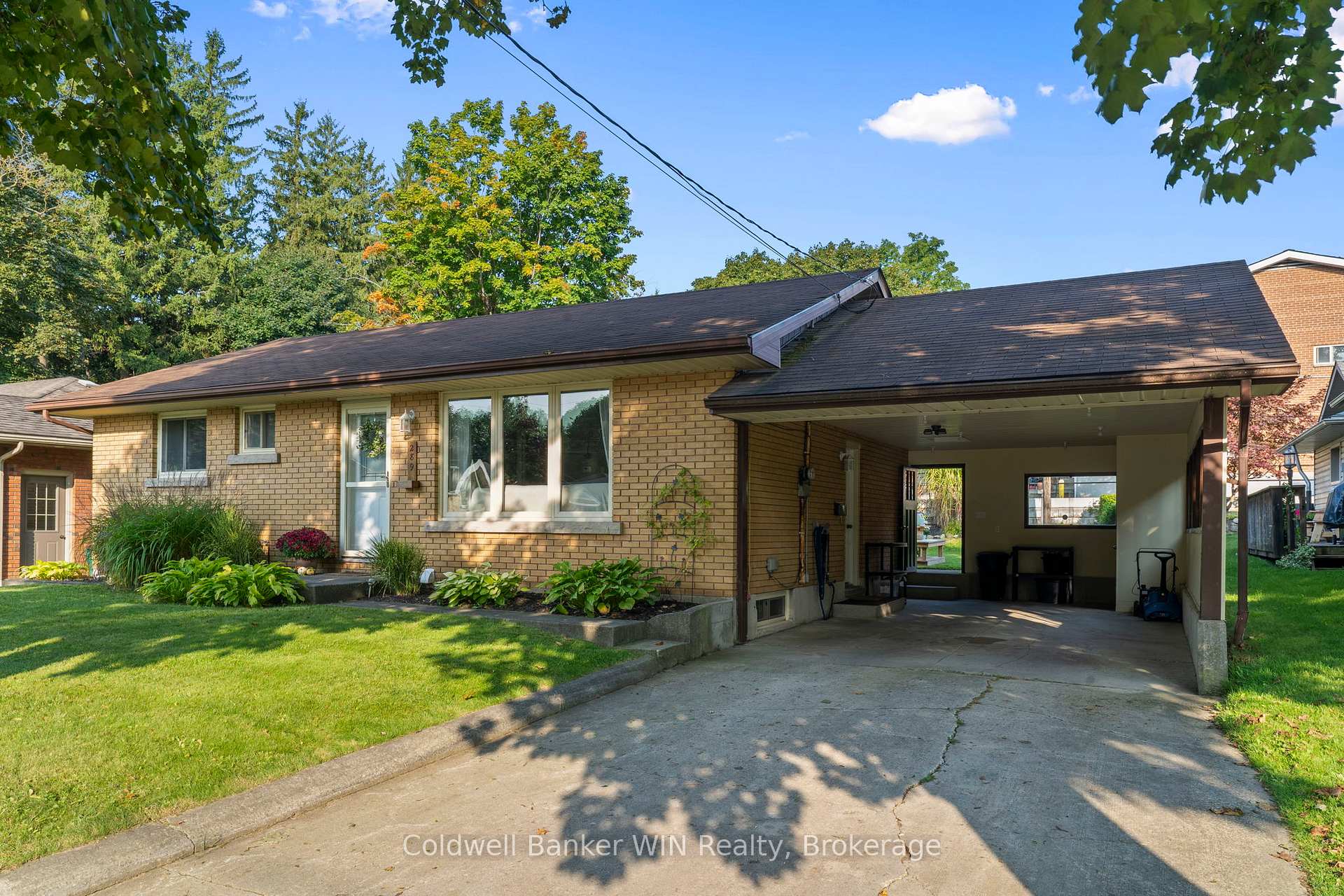 Photo 2 of 289 Birmingham Street E, Wellington North, Mount Forest — HOMEH