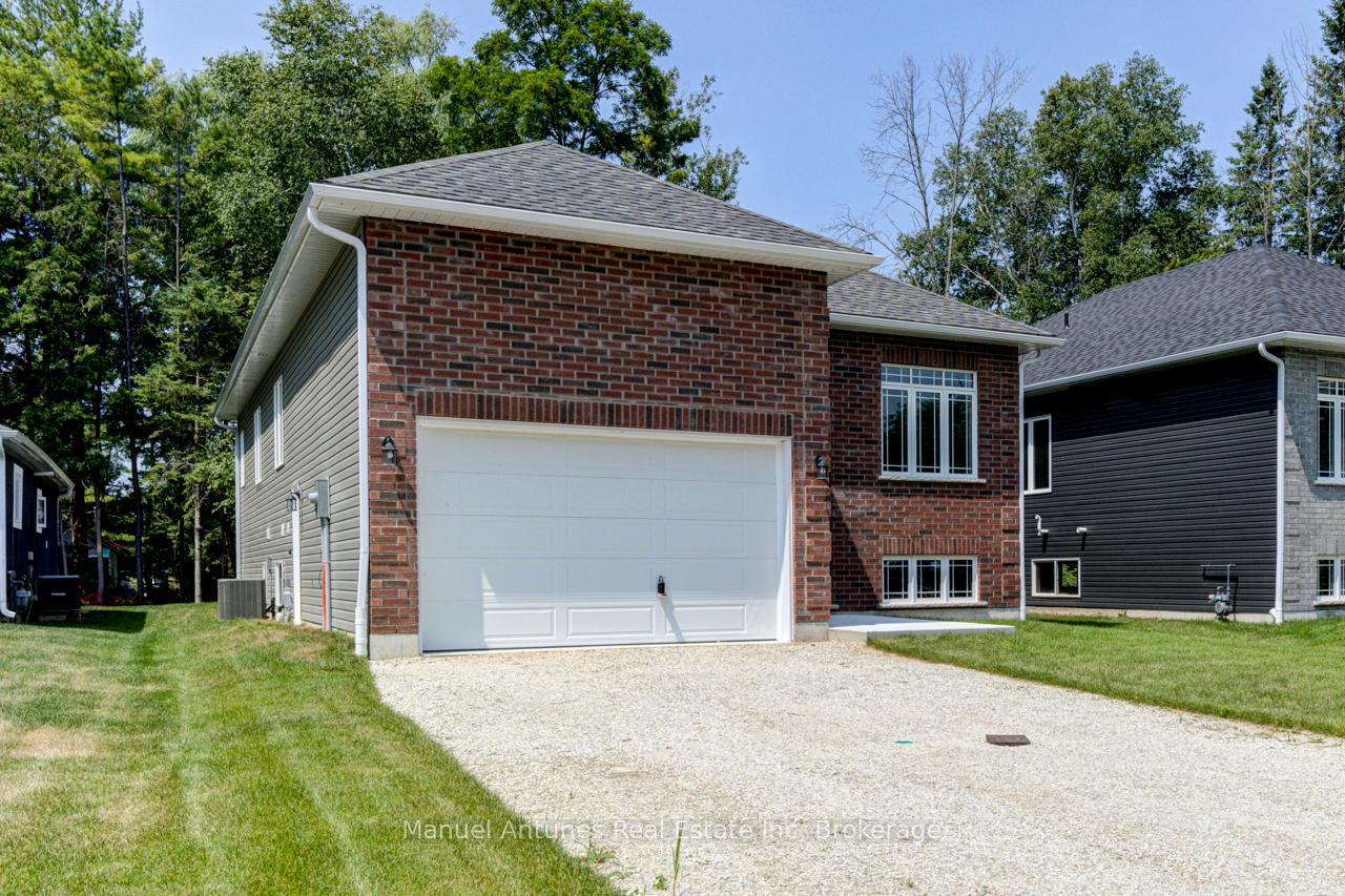 Photo 3 of 14 56th Street S, Wasaga Beach — HOMEH