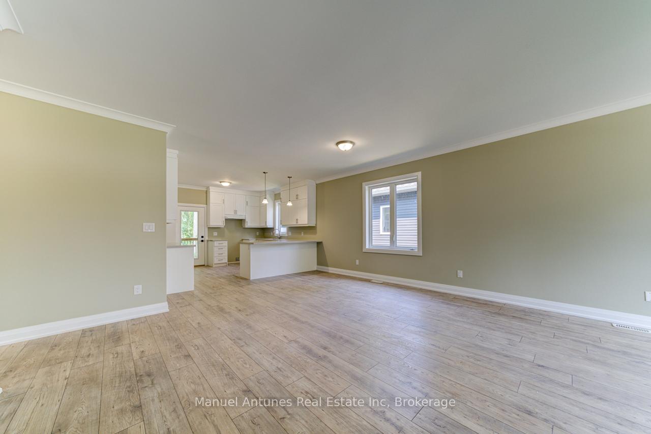Photo 11 of 14 56th Street S, Wasaga Beach — HOMEH