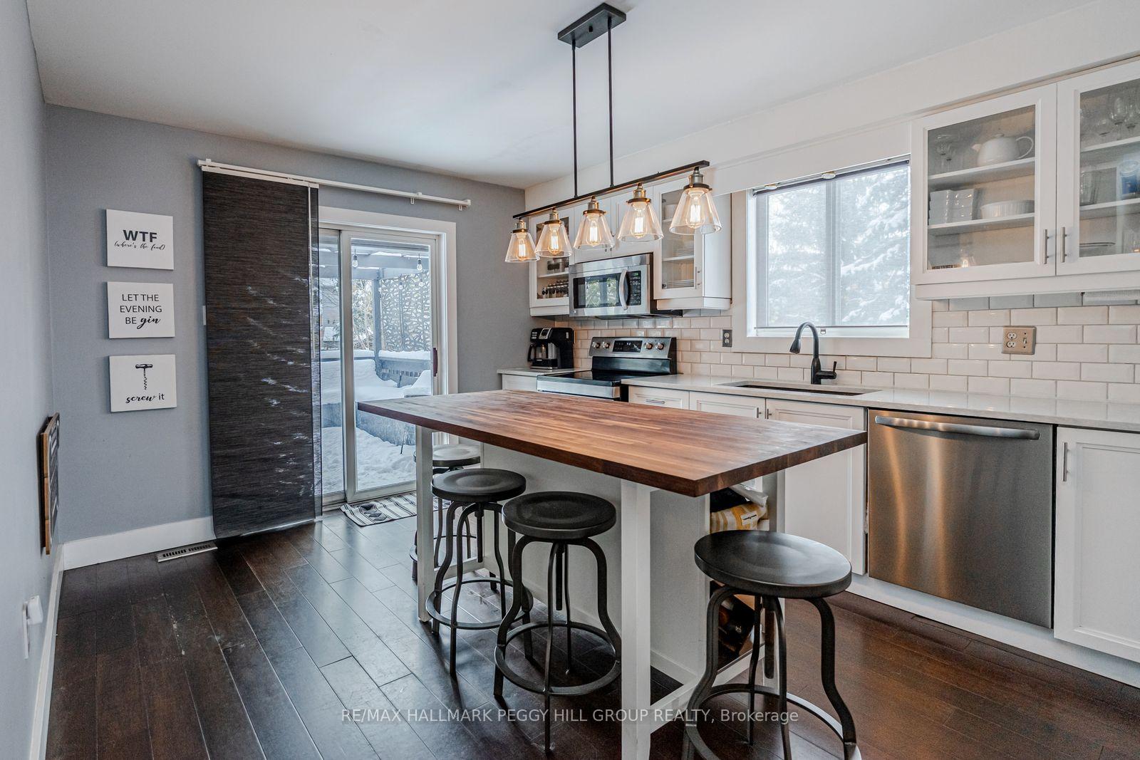 Photo 5 of 63 Mapleton Avenue, Barrie, Holly — HOMEH