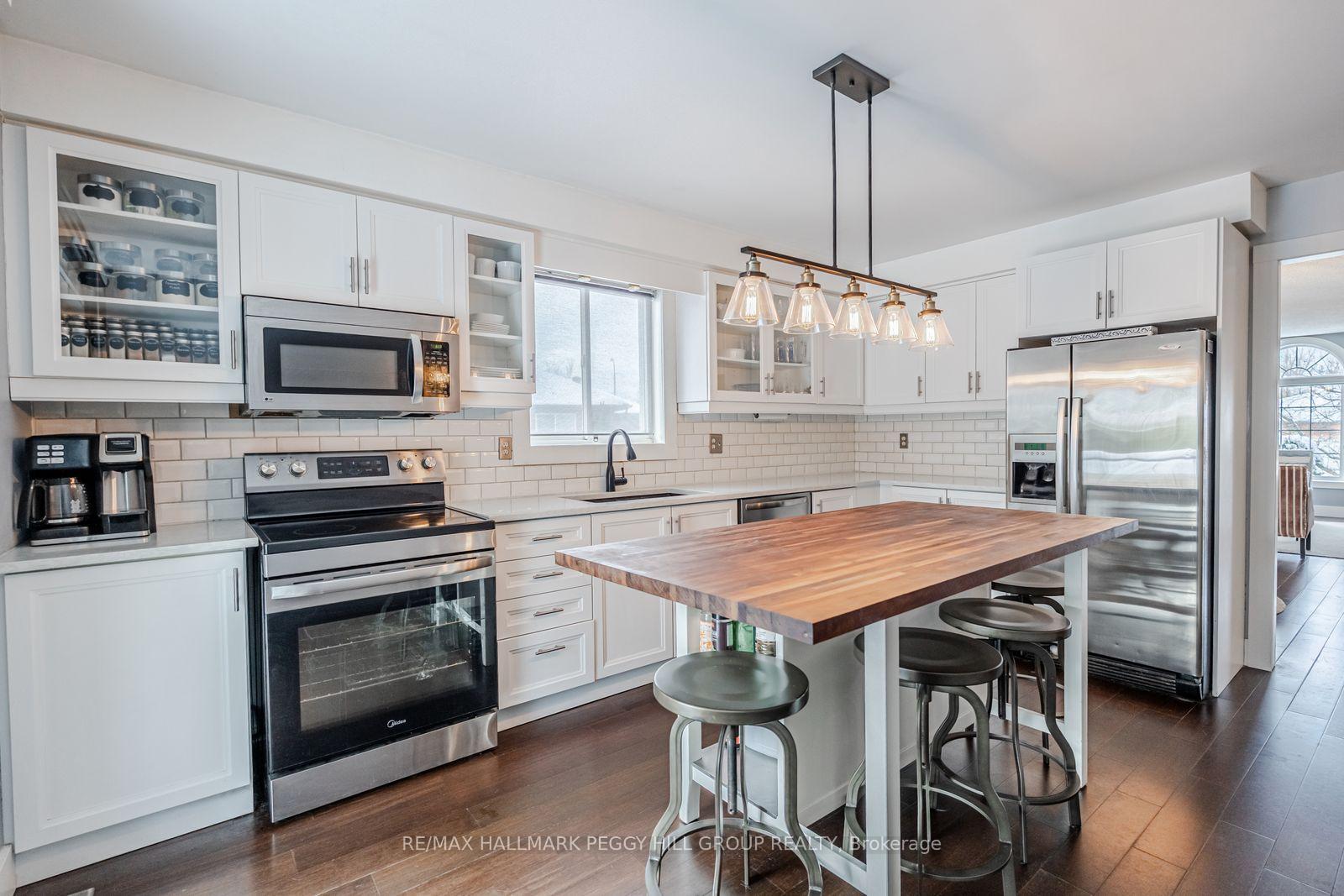 Photo 19 of 63 Mapleton Avenue, Barrie, Holly — HOMEH