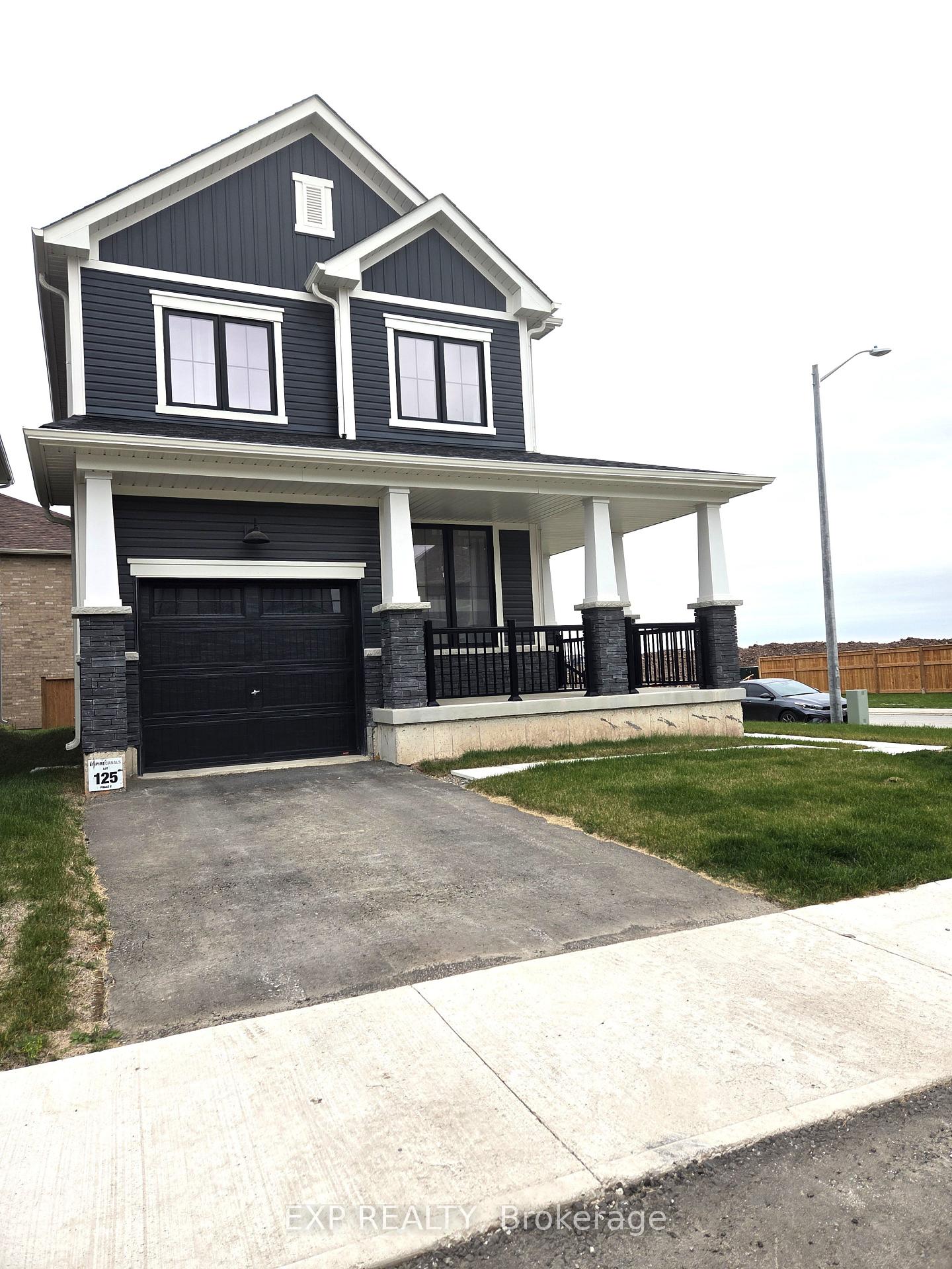 Photo 2 of 290 Port Crescent, Welland, Dain City — HOMEH