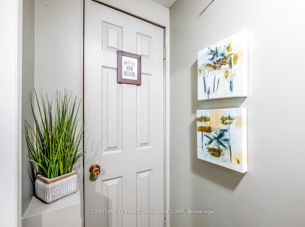 Photo 13 of 705A Conservation Drive N, Waterloo — HOMEH