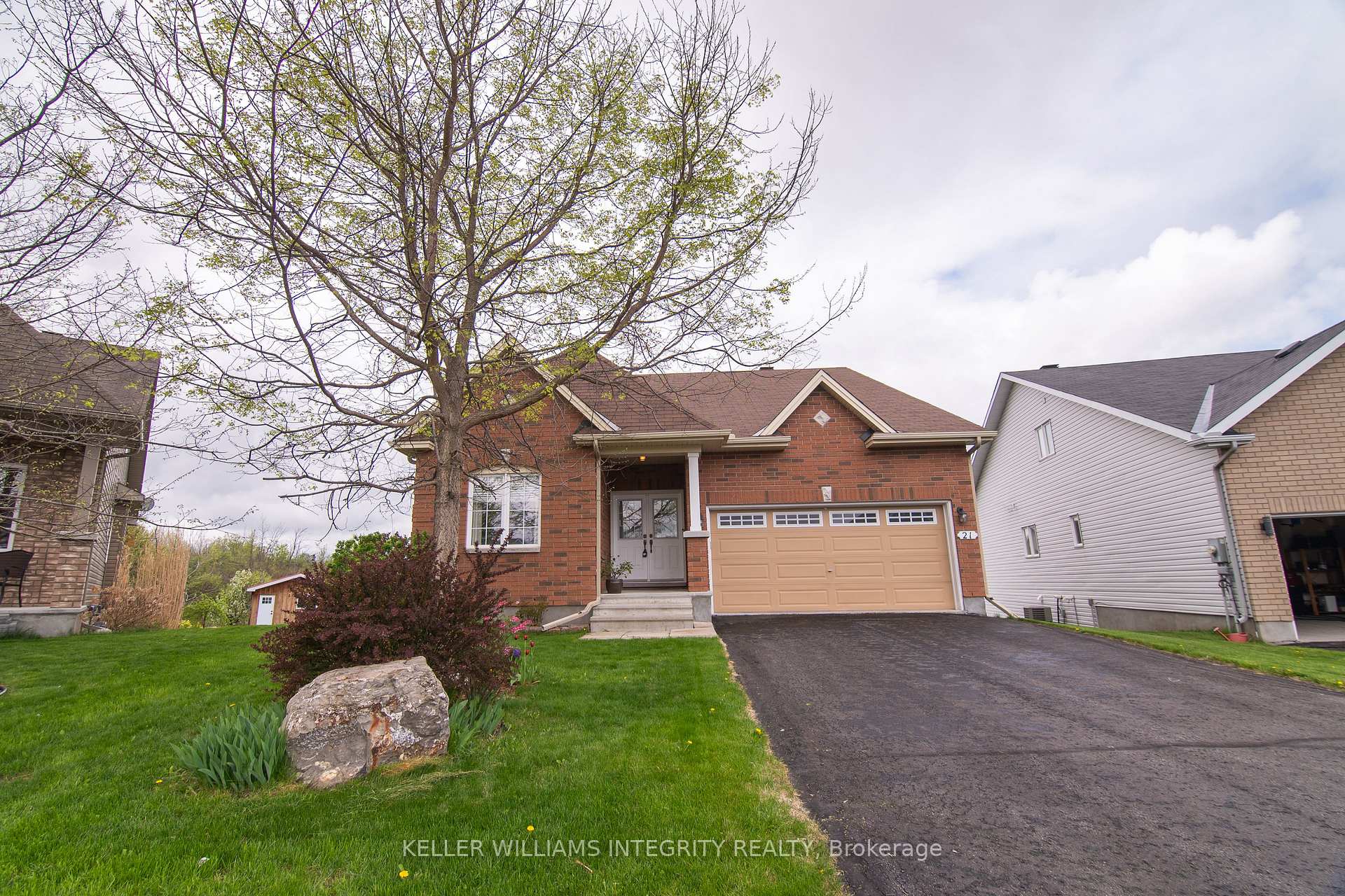 Photo 1 of 21 Edward Vince Evans Court, Arnprior — HOMEH