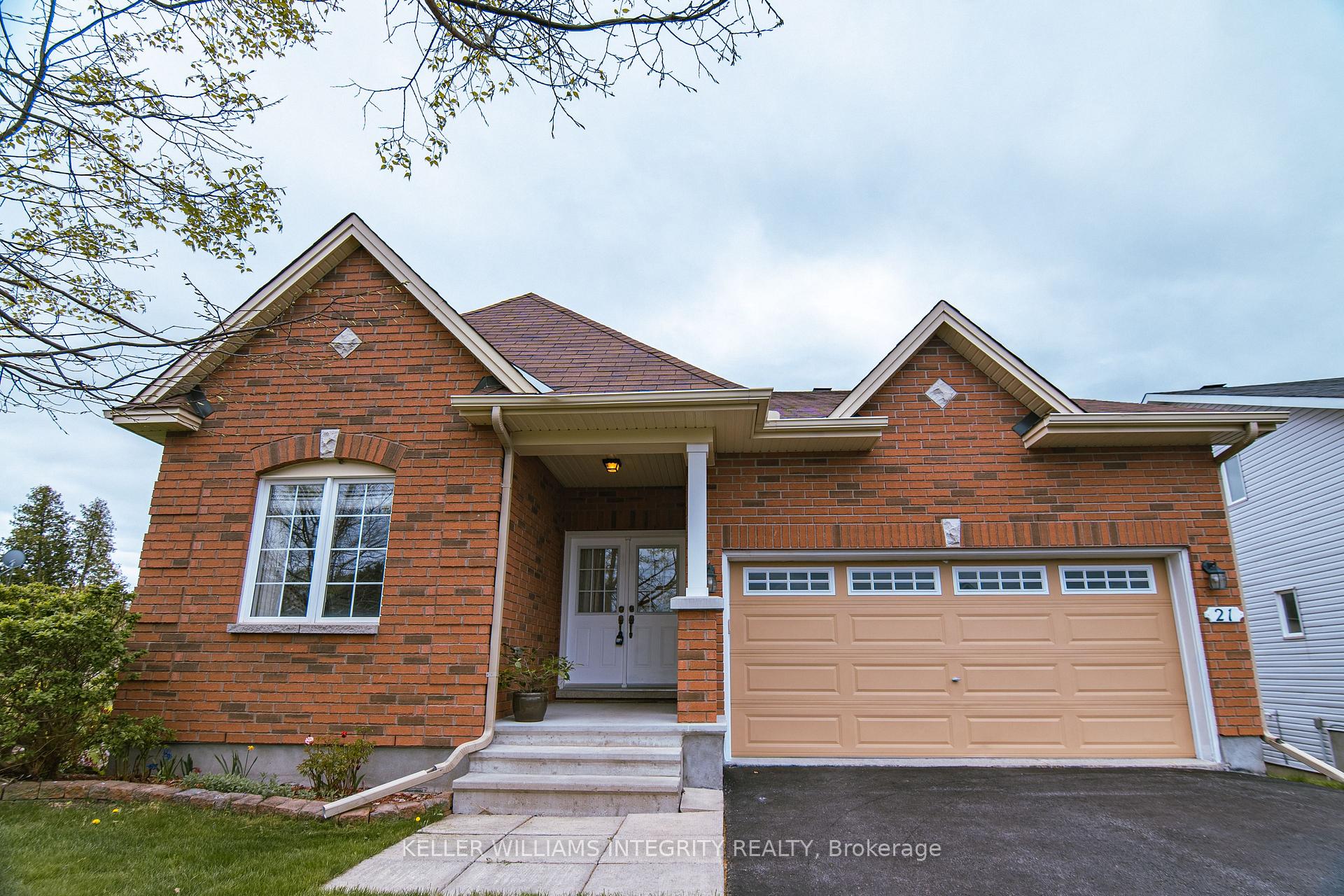 Photo 2 of 21 Edward Vince Evans Court, Arnprior — HOMEH