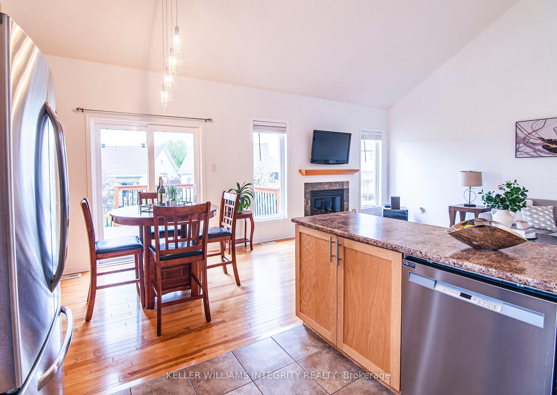 Photo 8 of 21 Edward Vince Evans Court, Arnprior — HOMEH