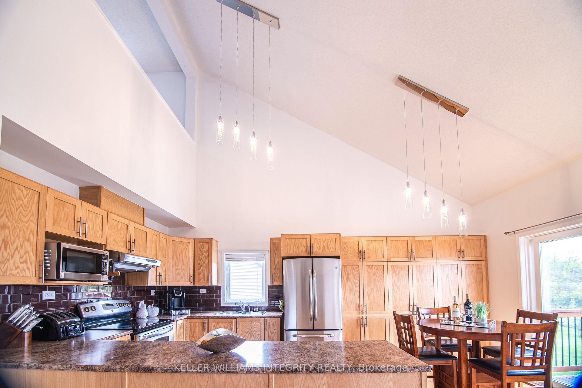 Photo 10 of 21 Edward Vince Evans Court, Arnprior — HOMEH