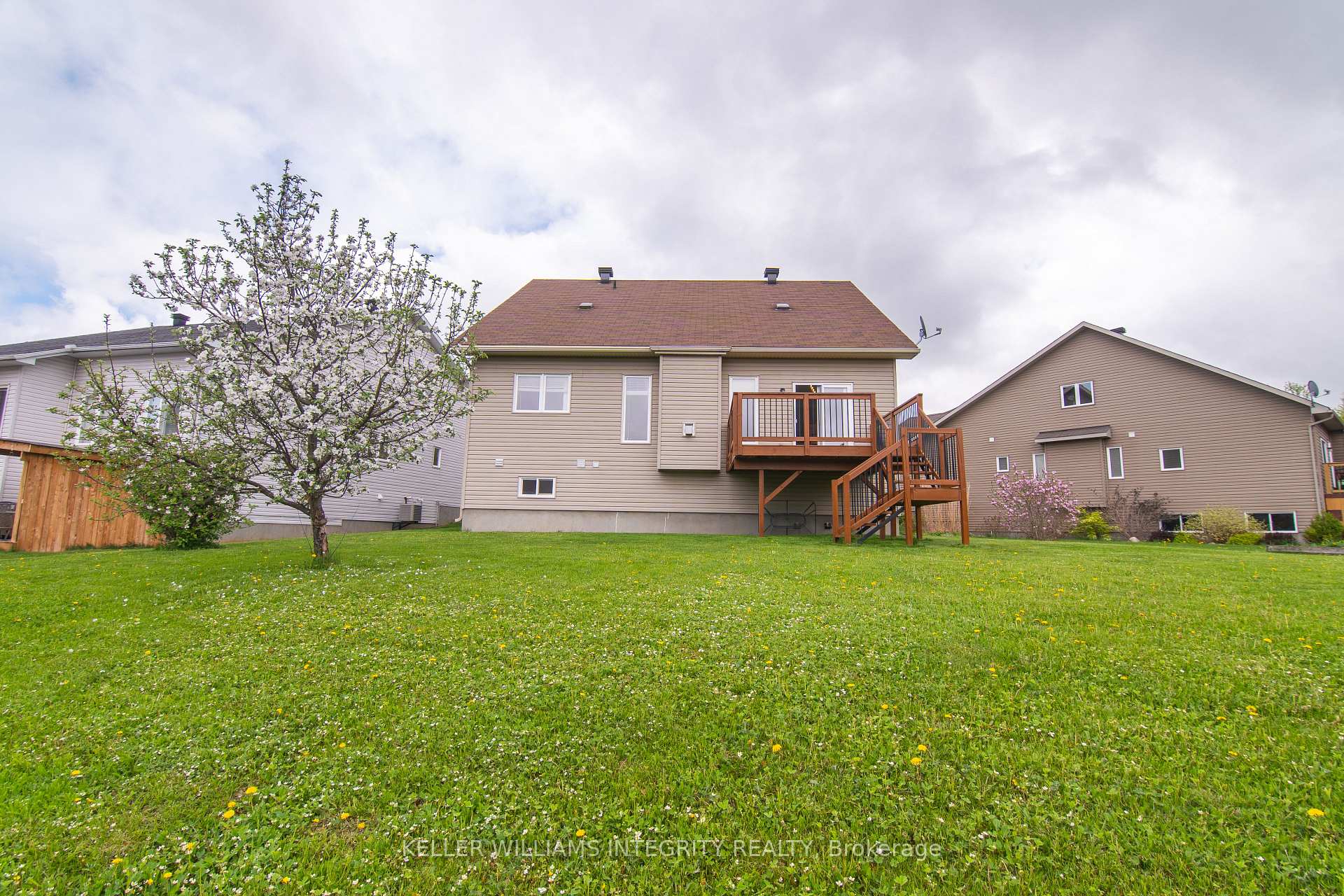Photo 25 of 21 Edward Vince Evans Court, Arnprior — HOMEH