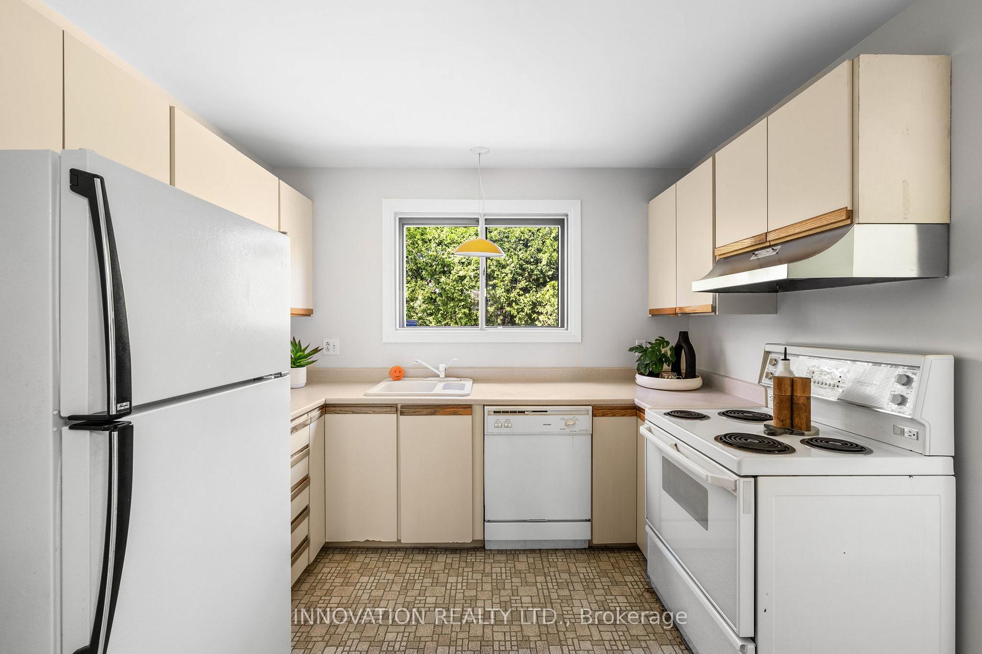 Photo 9 of 1867 Dorset Drive, Ottawa, Playfair Park — HOMEH