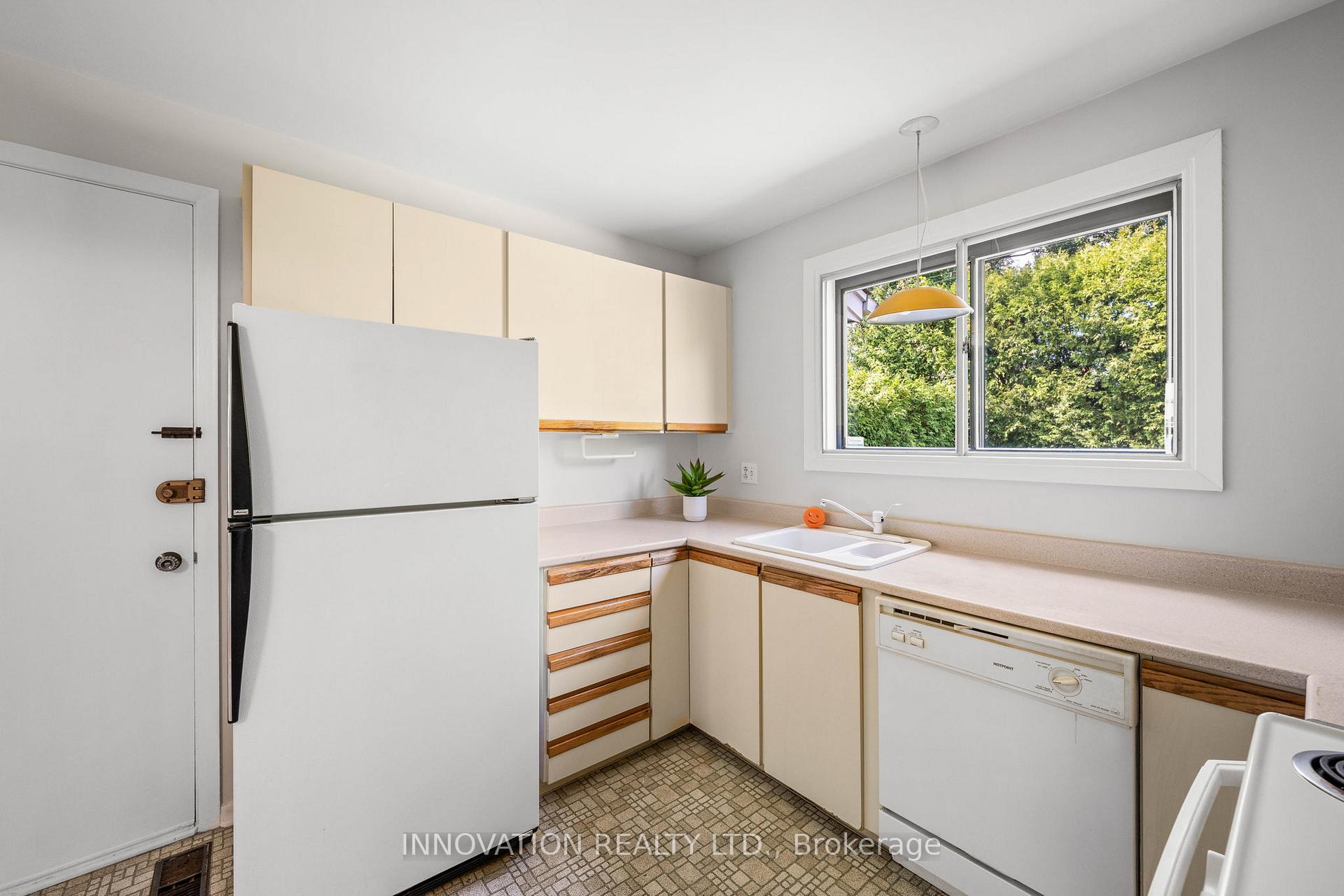 Photo 10 of 1867 Dorset Drive, Ottawa, Playfair Park — HOMEH