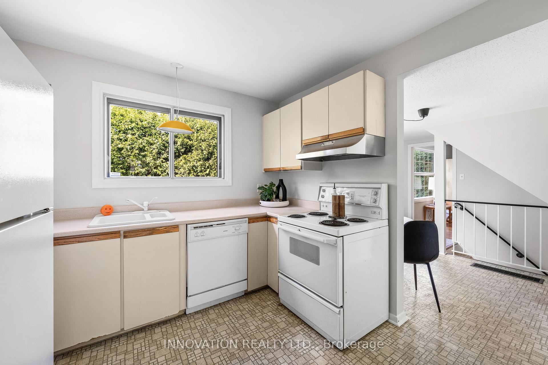 Photo 11 of 1867 Dorset Drive, Ottawa, Playfair Park — HOMEH