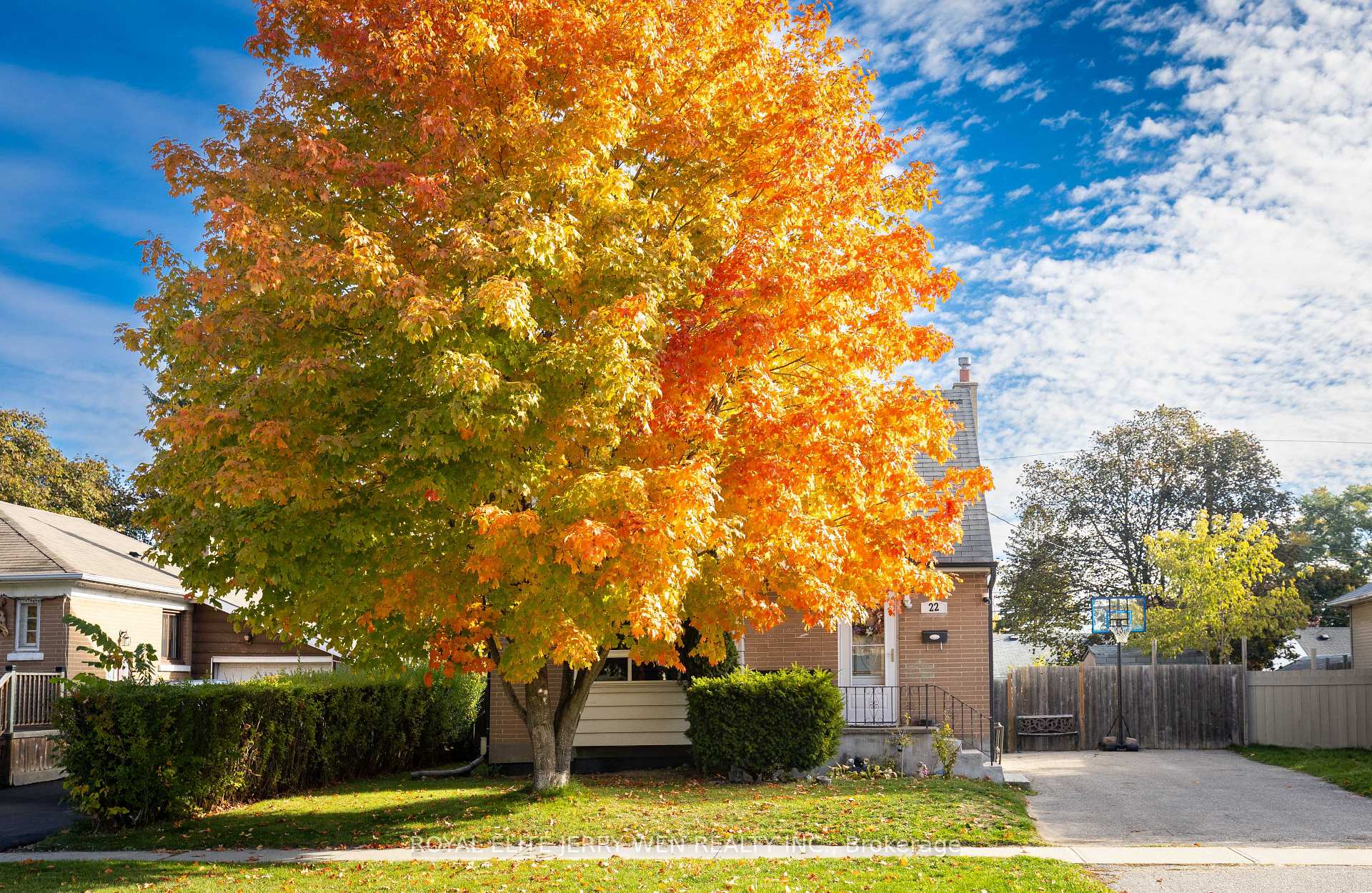 Photo 2 of 22 Forest Road, Ajax, South East — HOMEH