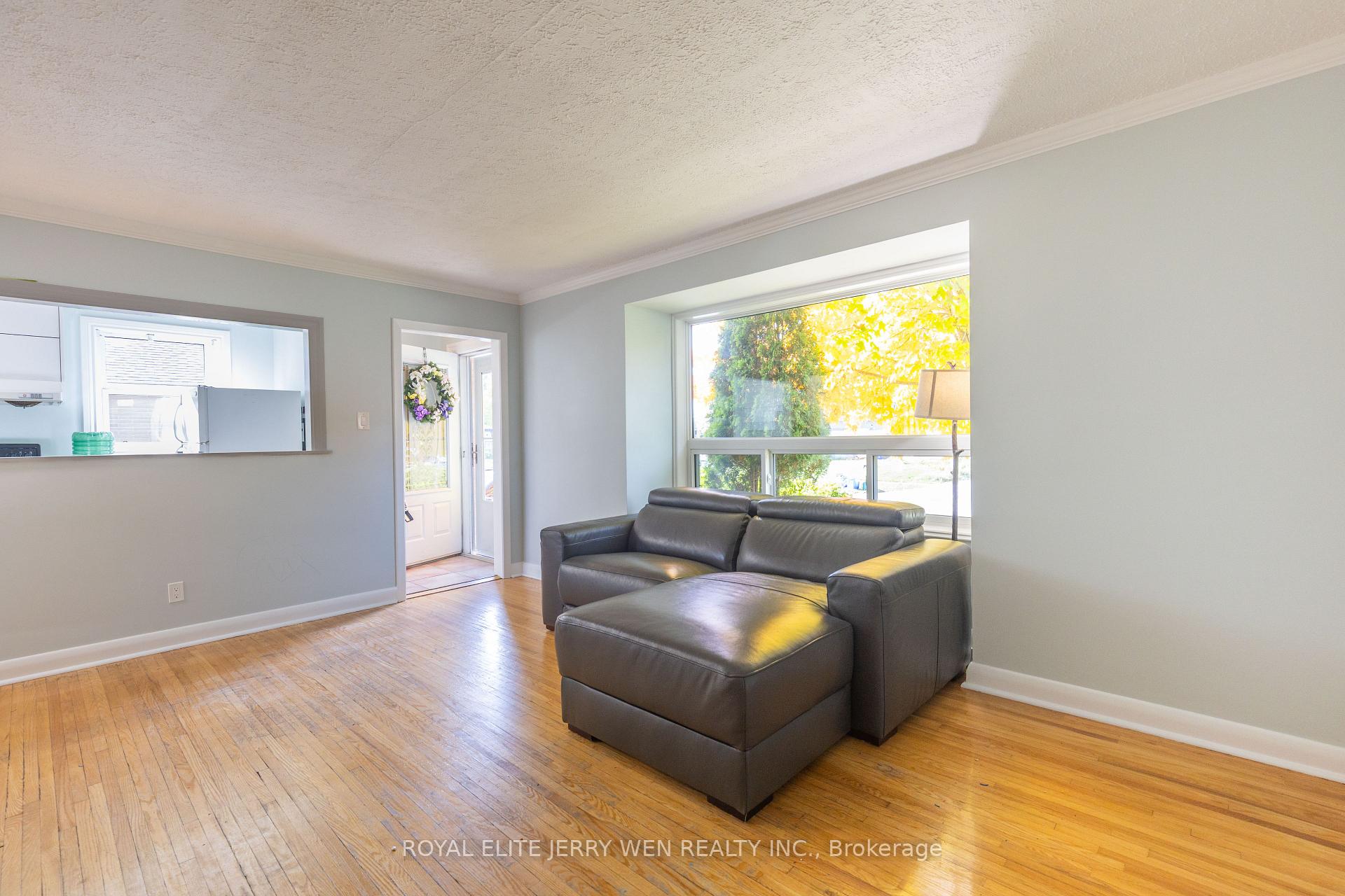 Photo 6 of 22 Forest Road, Ajax, South East — HOMEH