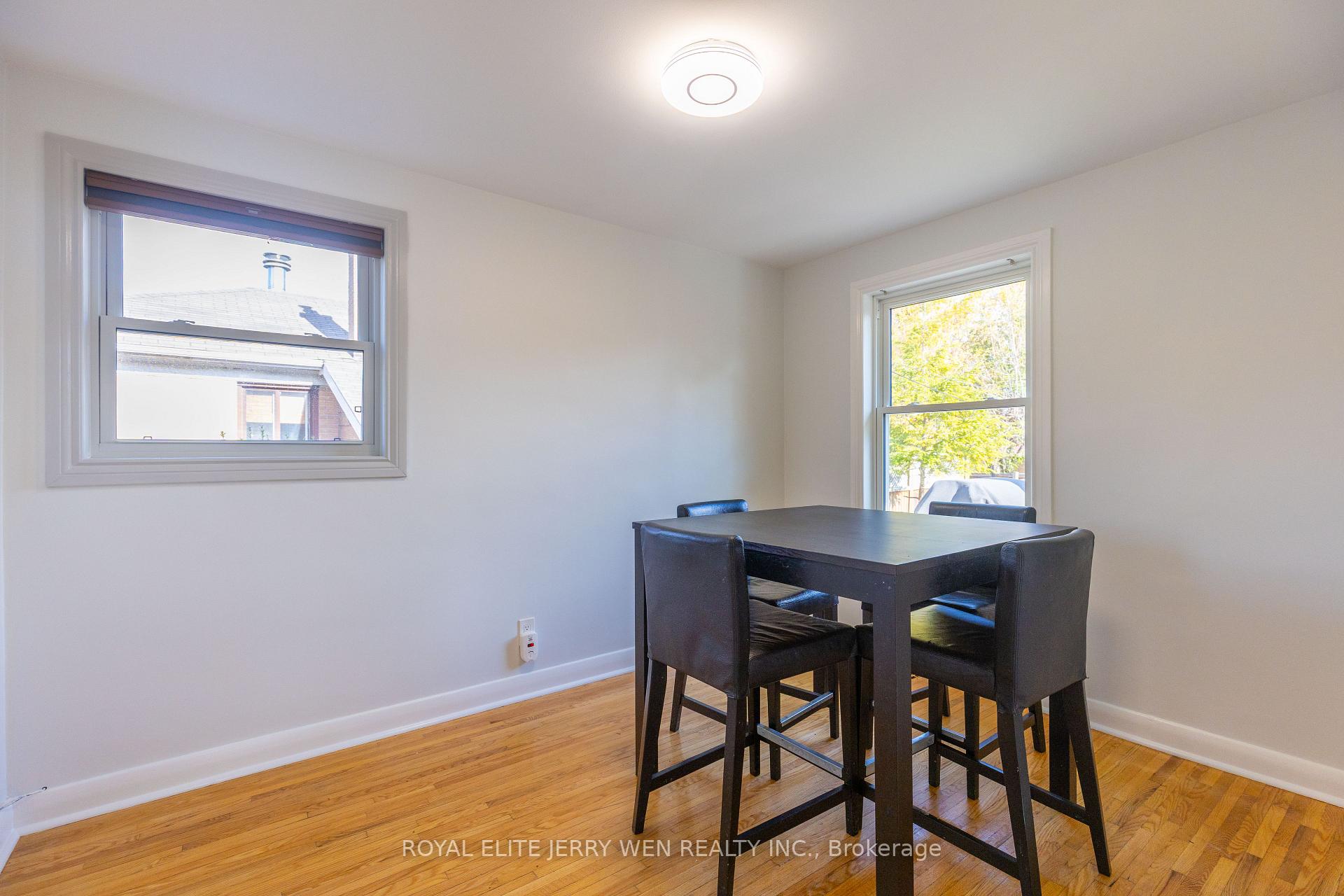 Photo 11 of 22 Forest Road, Ajax, South East — HOMEH