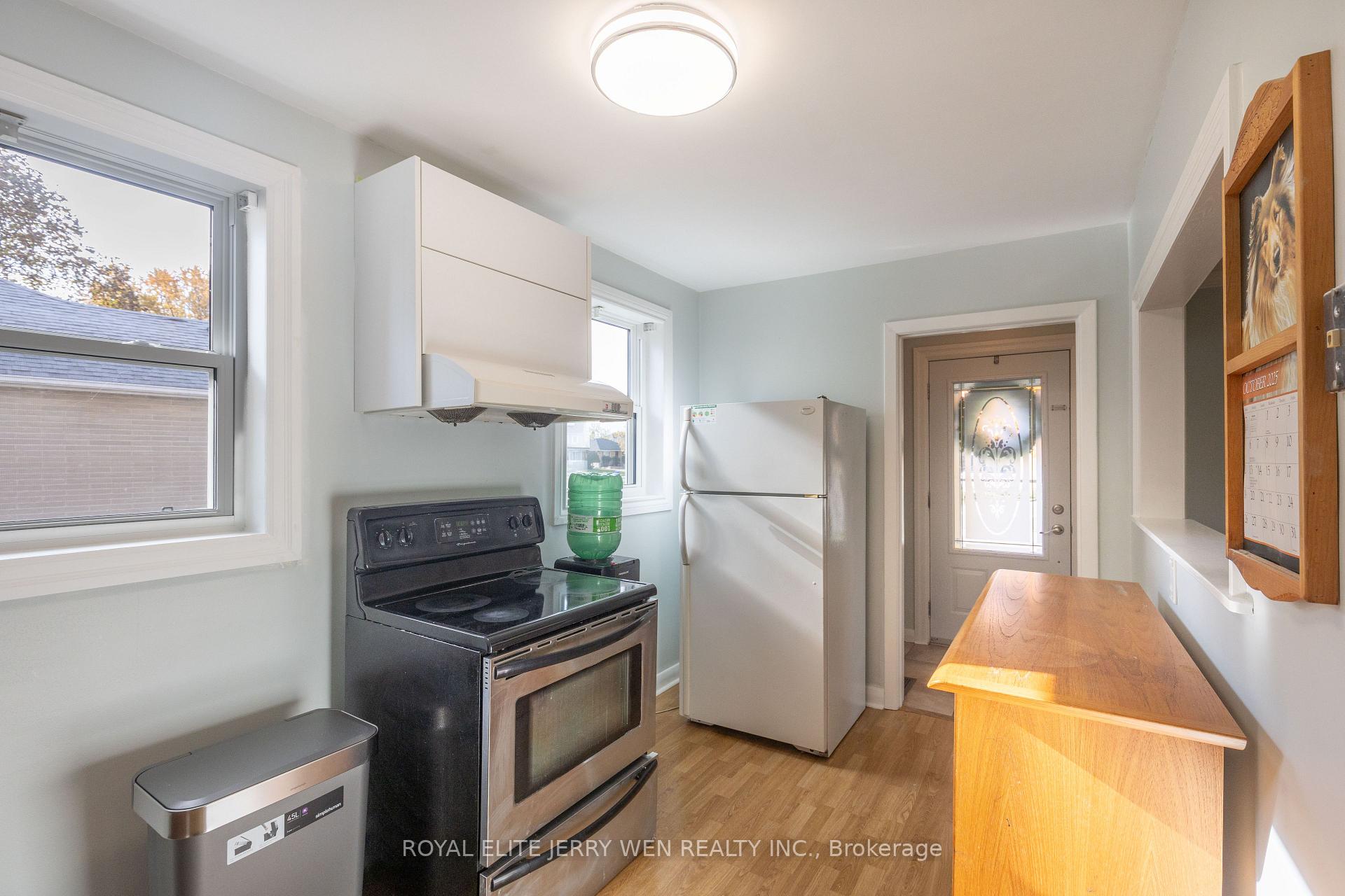 Photo 9 of 22 Forest Road, Ajax, South East — HOMEH