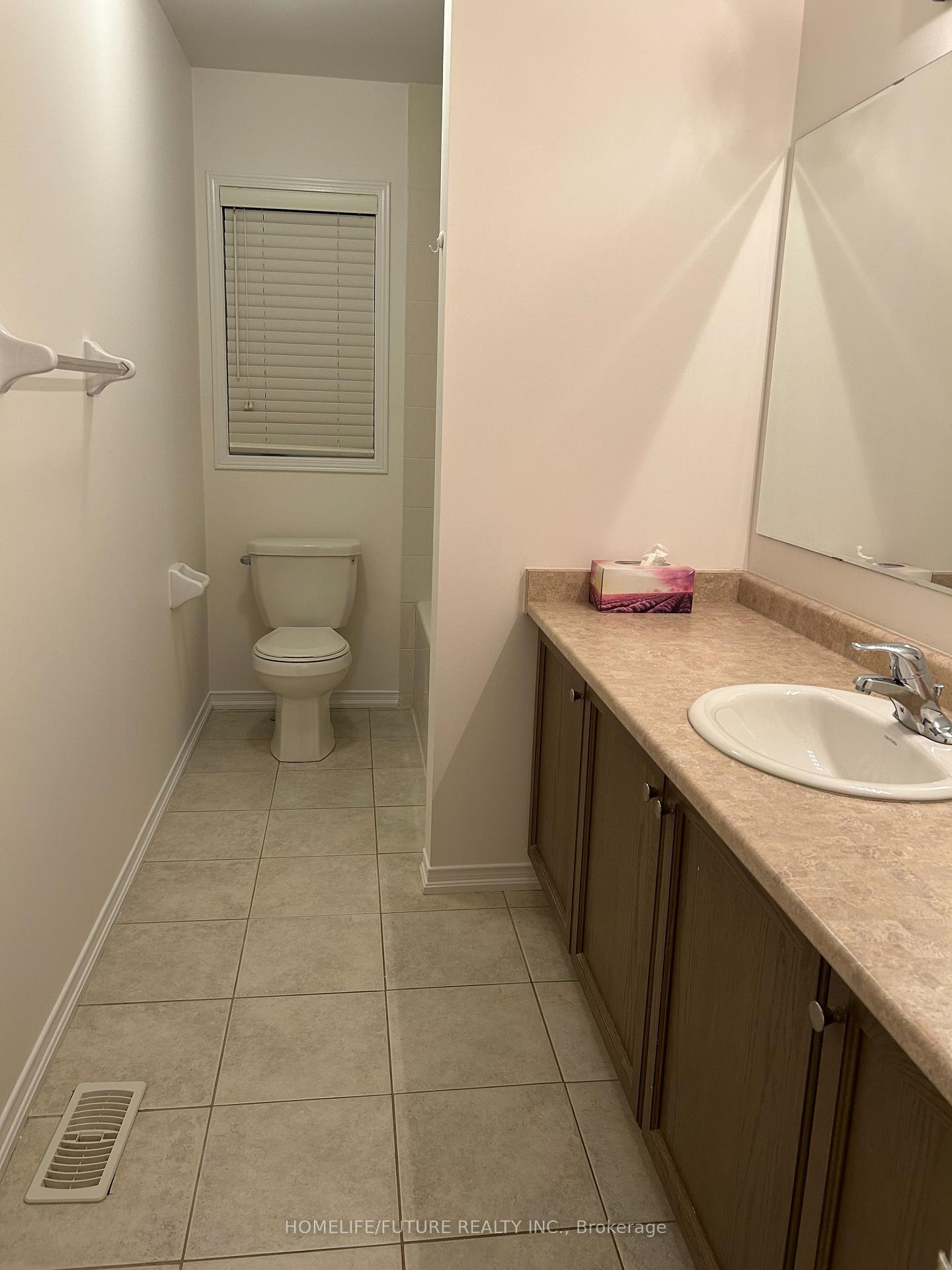 Photo 16 of 49 Malthouse Crescent, Ajax, Northeast Ajax — HOMEH