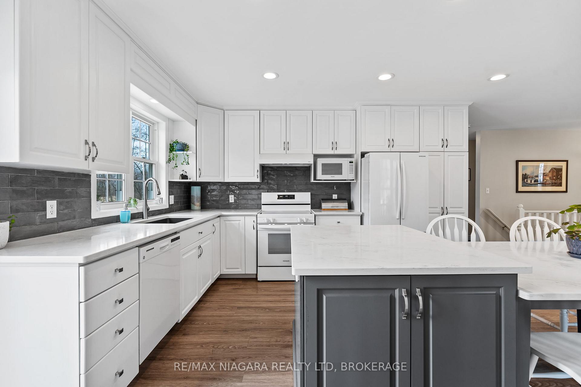 Photo 16 of 12262 Lakeshore Road, Wainfleet, Lakeshore — HOMEH