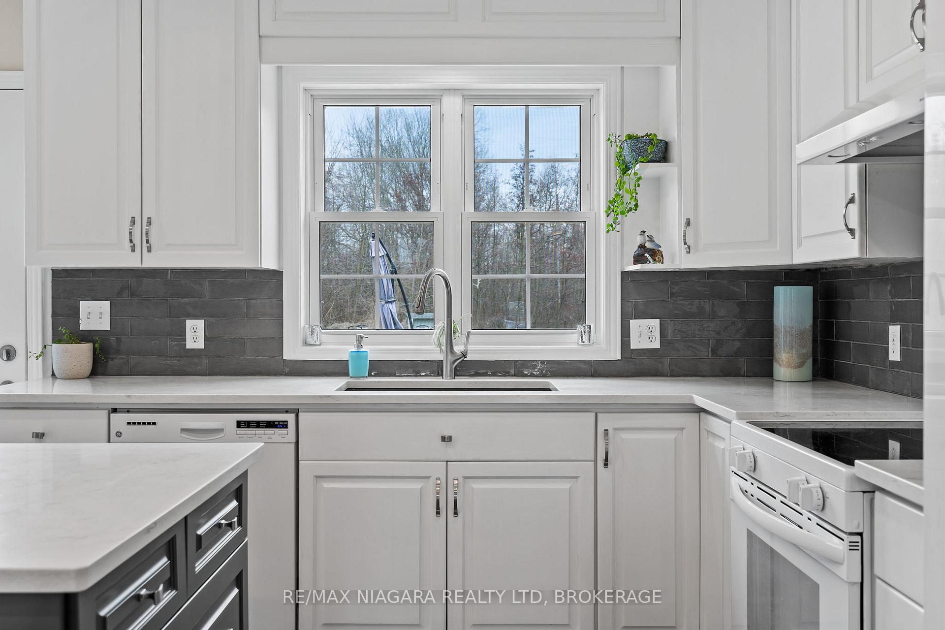 Photo 17 of 12262 Lakeshore Road, Wainfleet, Lakeshore — HOMEH