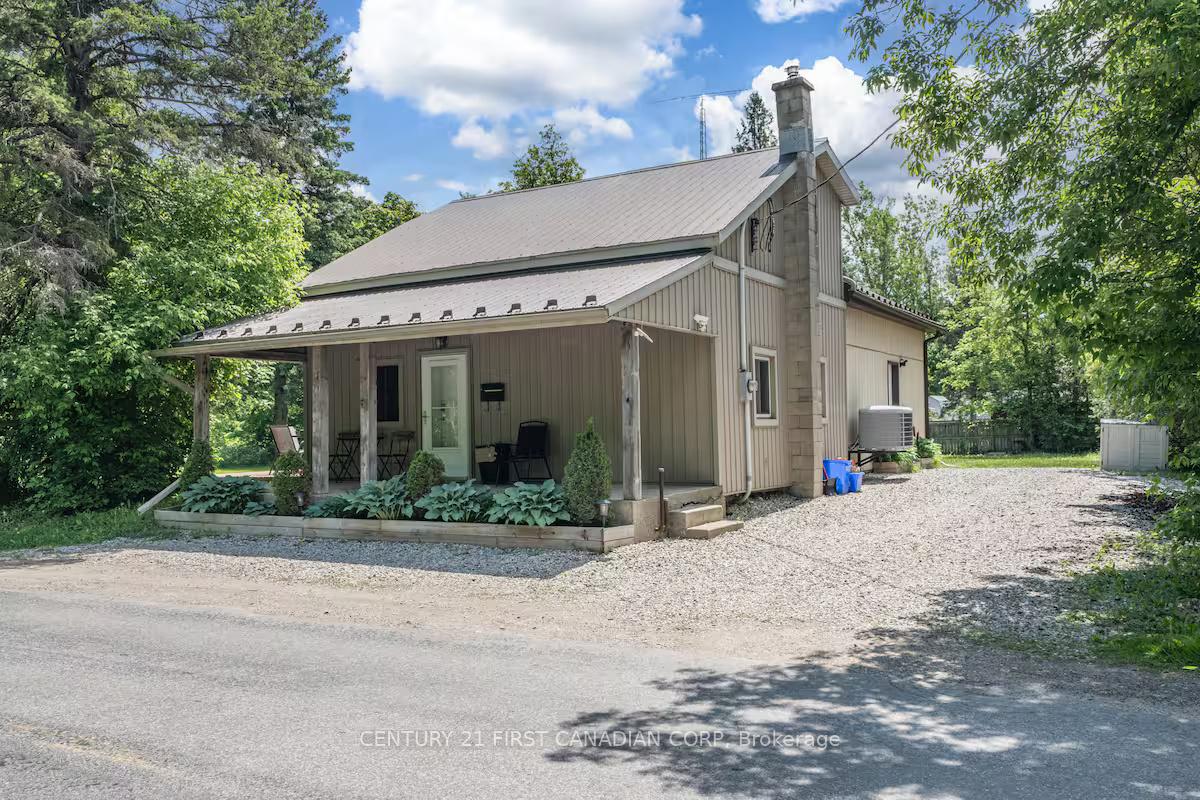 Photo 2 of 705B Conservation Drive, Waterloo — HOMEH