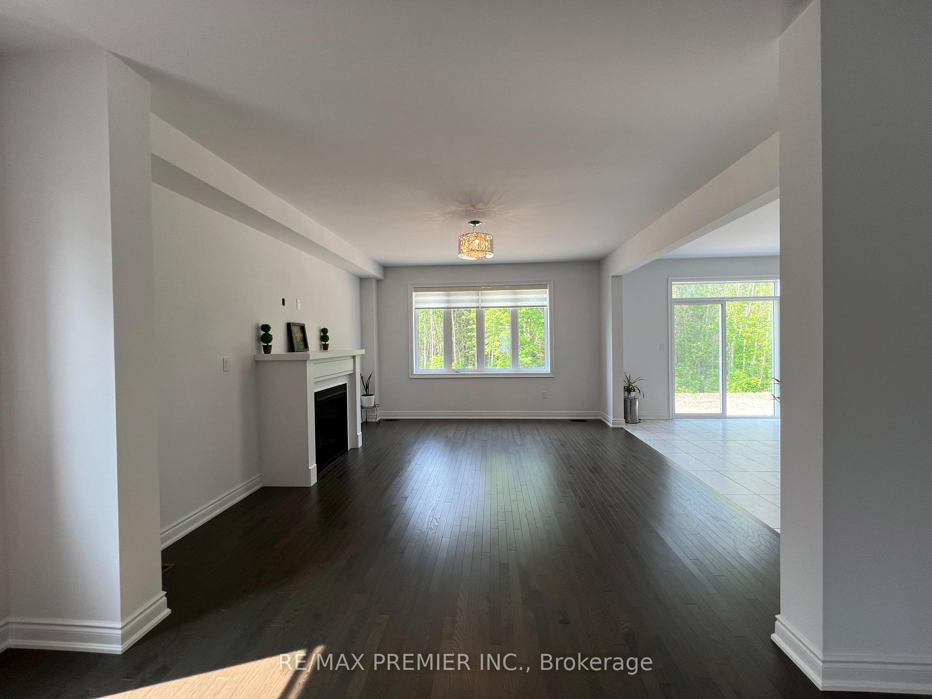 Photo 5 of 22 Amber Drive, Wasaga Beach — HOMEH
