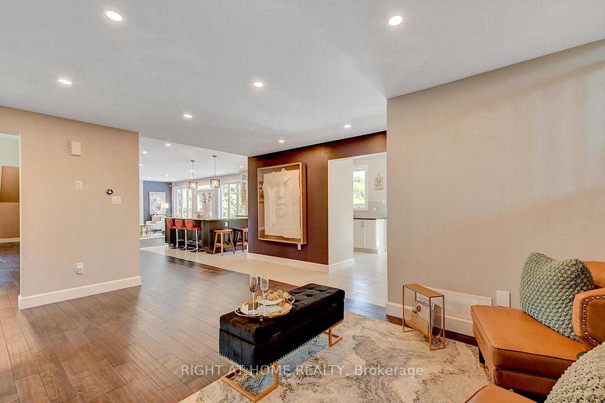Photo 12 of 25 Bren Maur Road, Ottawa, Barrhaven - Hearts Desire — HOMEH