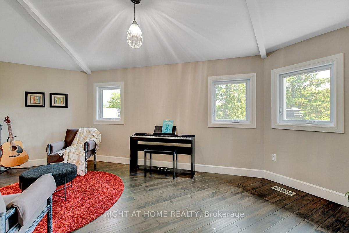 Photo 18 of 25 Bren Maur Road, Ottawa, Barrhaven - Hearts Desire — HOMEH