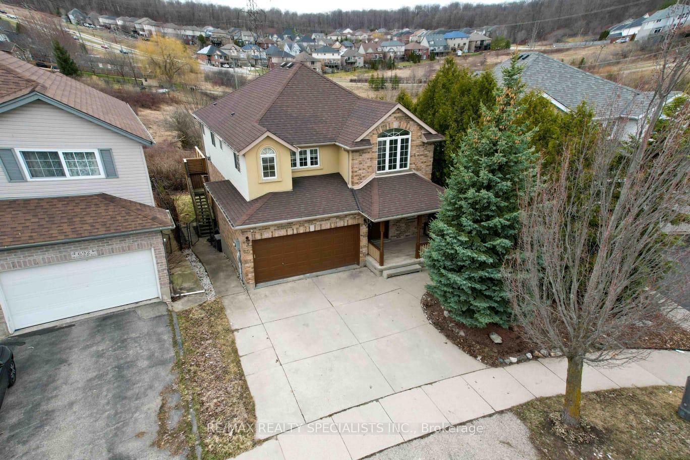Photo 2 of Unit UPPER, 688 Brandenburg Boulevard, Waterloo — HOMEH