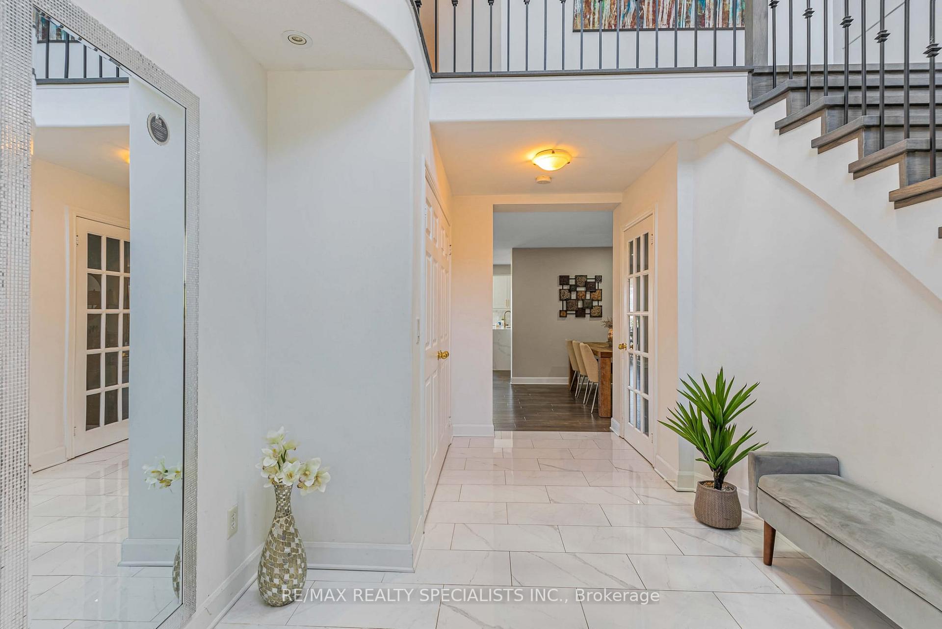 Photo 3 of Unit UPPER, 688 Brandenburg Boulevard, Waterloo — HOMEH