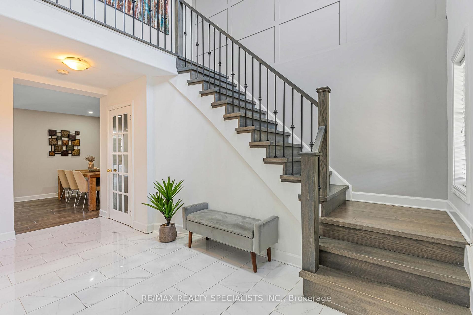 Photo 4 of Unit UPPER, 688 Brandenburg Boulevard, Waterloo — HOMEH