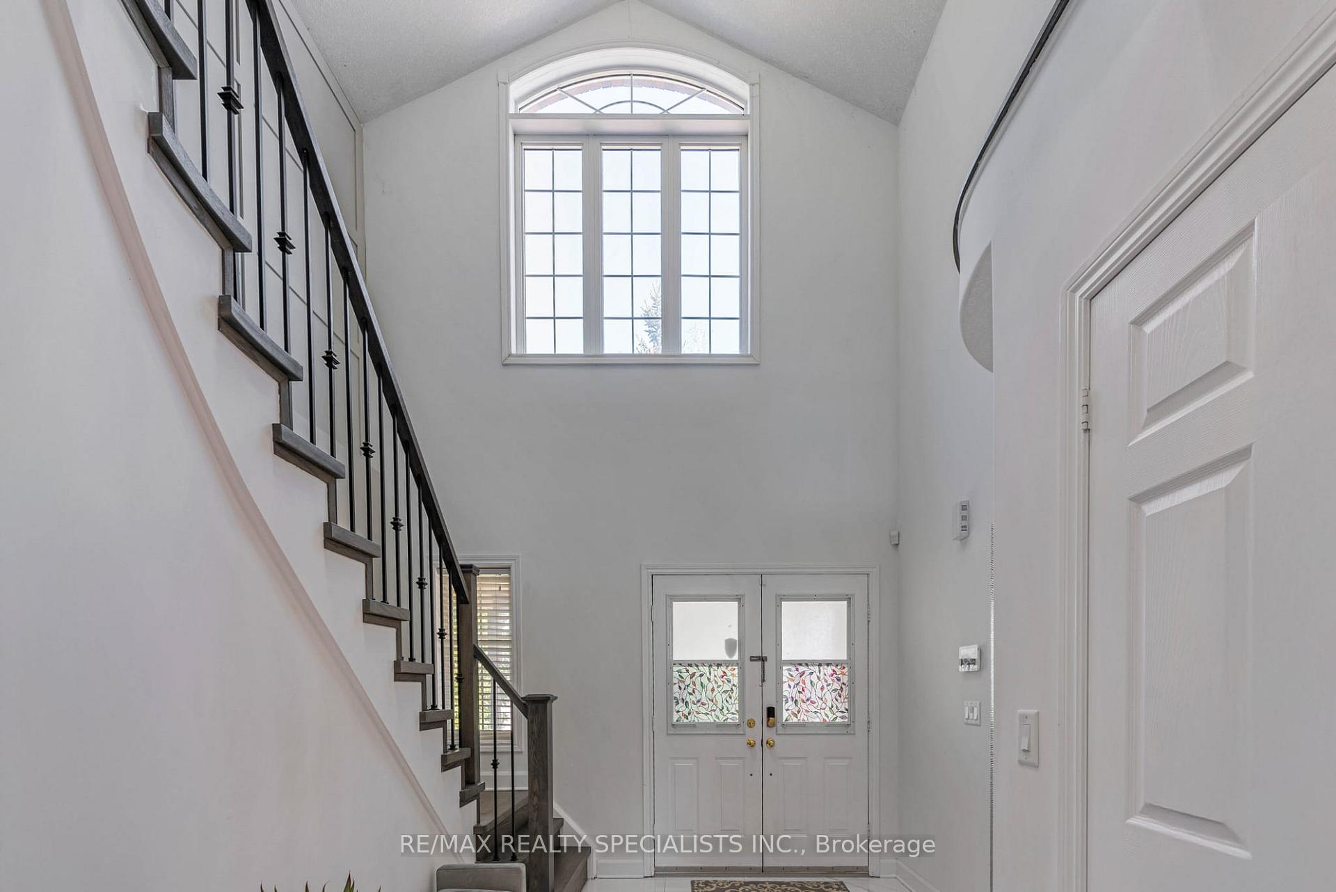 Photo 5 of Unit UPPER, 688 Brandenburg Boulevard, Waterloo — HOMEH