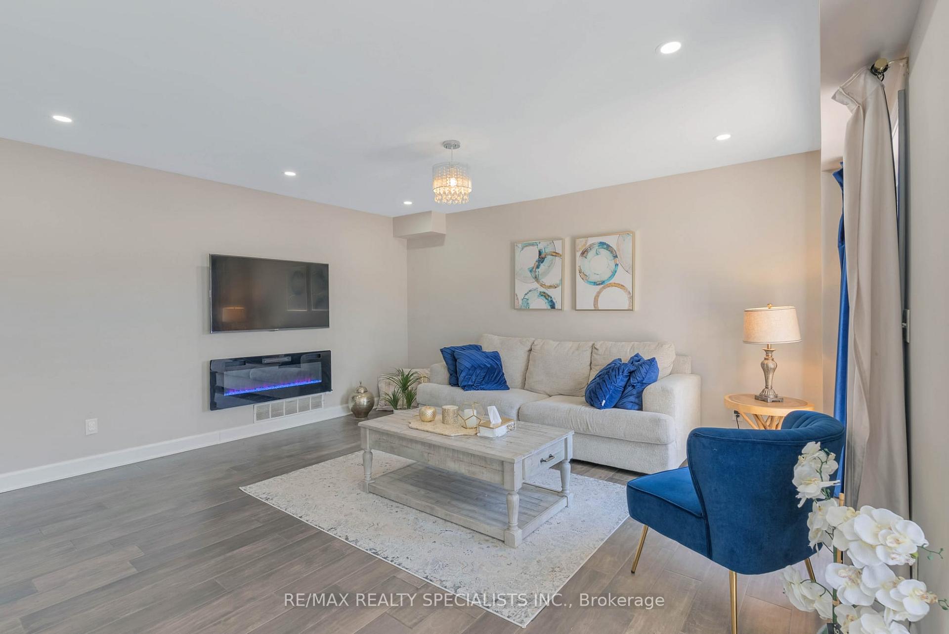 Photo 8 of Unit UPPER, 688 Brandenburg Boulevard, Waterloo — HOMEH