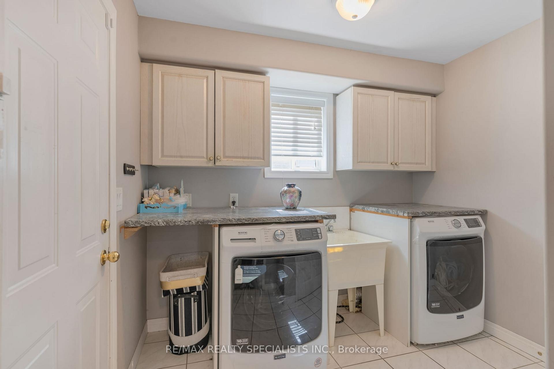 Photo 15 of Unit UPPER, 688 Brandenburg Boulevard, Waterloo — HOMEH