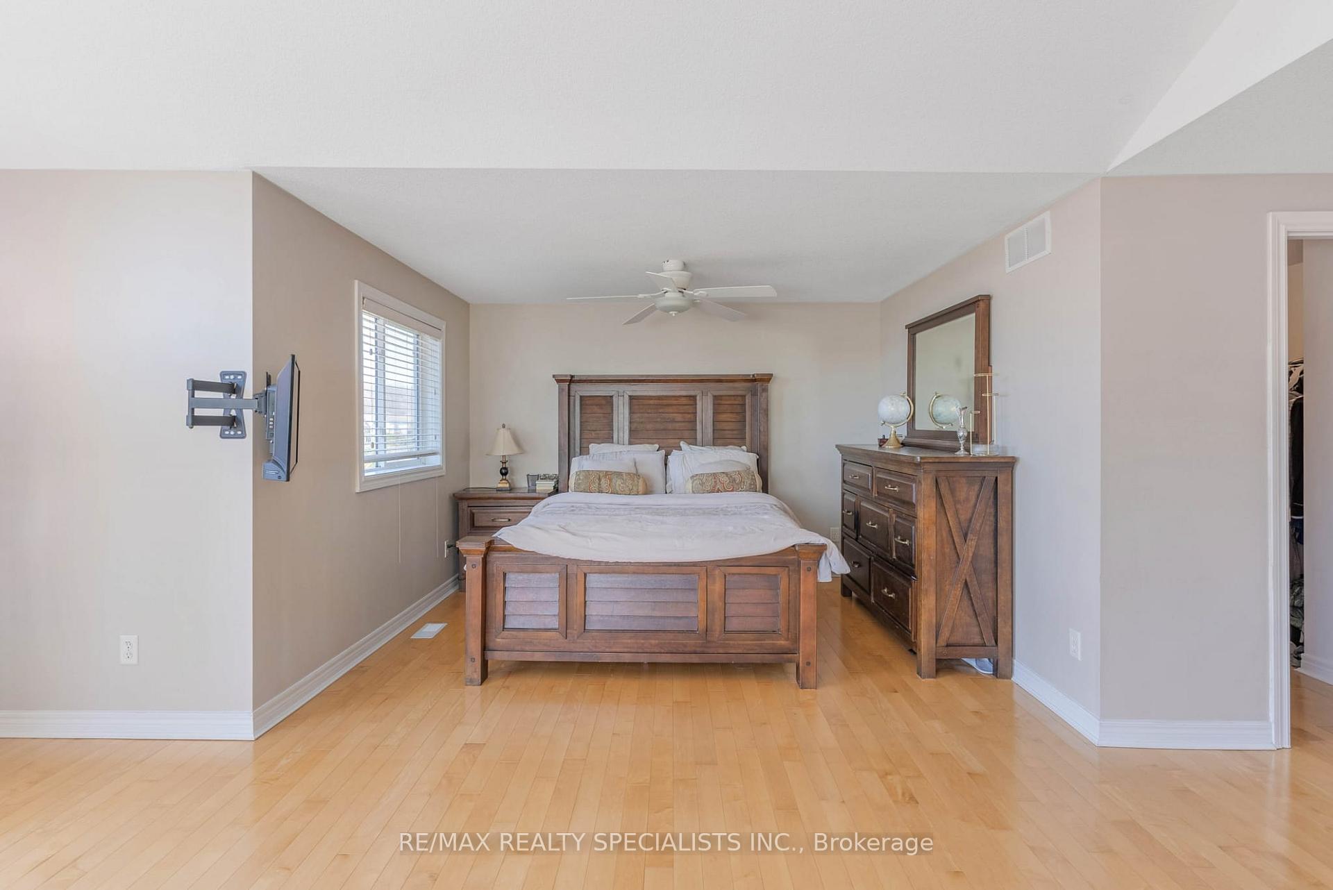 Photo 18 of Unit UPPER, 688 Brandenburg Boulevard, Waterloo — HOMEH