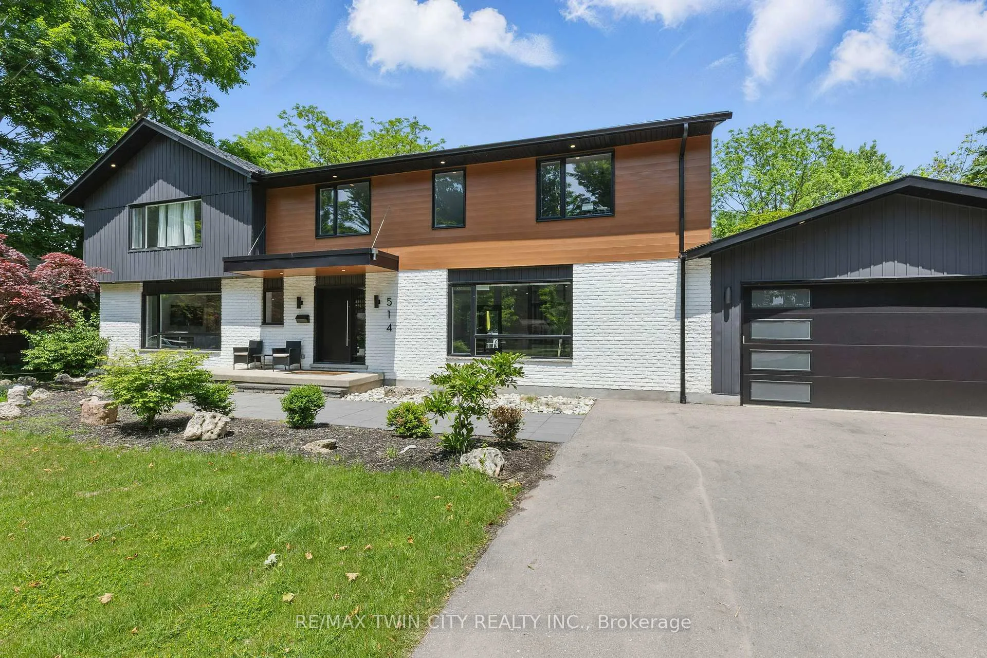 Front of 514 Oxbow Road