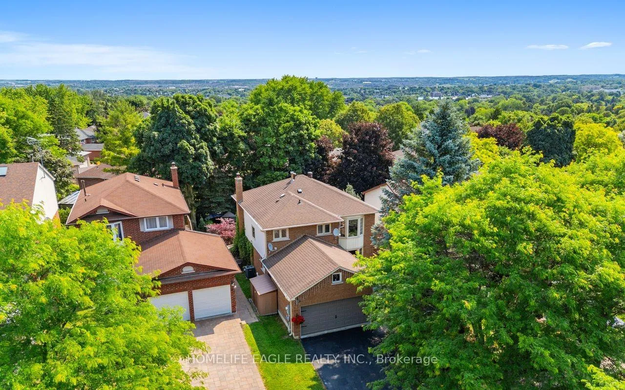 Photo 2 of 30 Moffat Crescent, Aurora, Aurora Heights — HOMEH