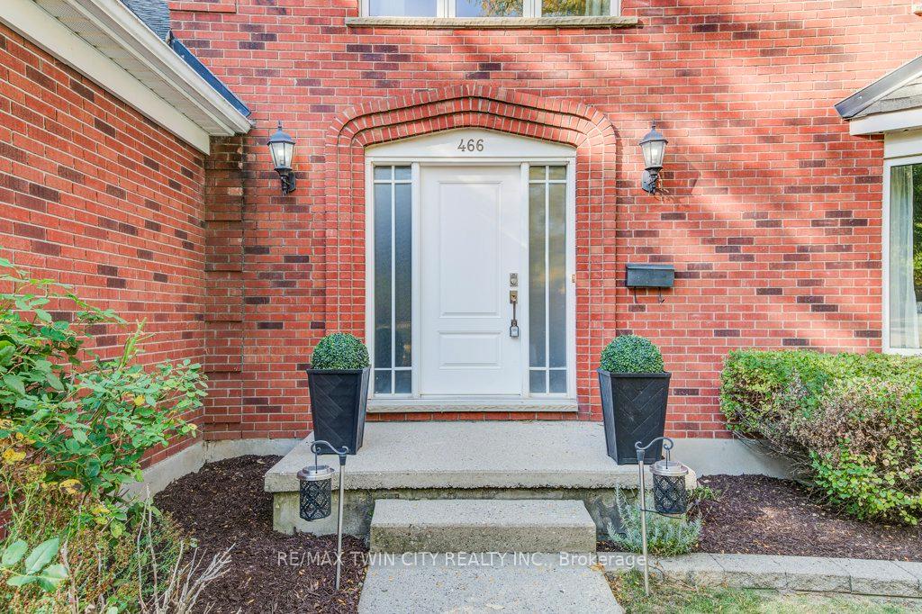 Photo 3 of 466 Kingsford Place, Waterloo — HOMEH
