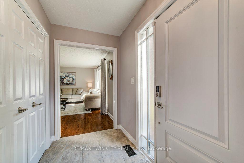 Photo 4 of 466 Kingsford Place, Waterloo — HOMEH