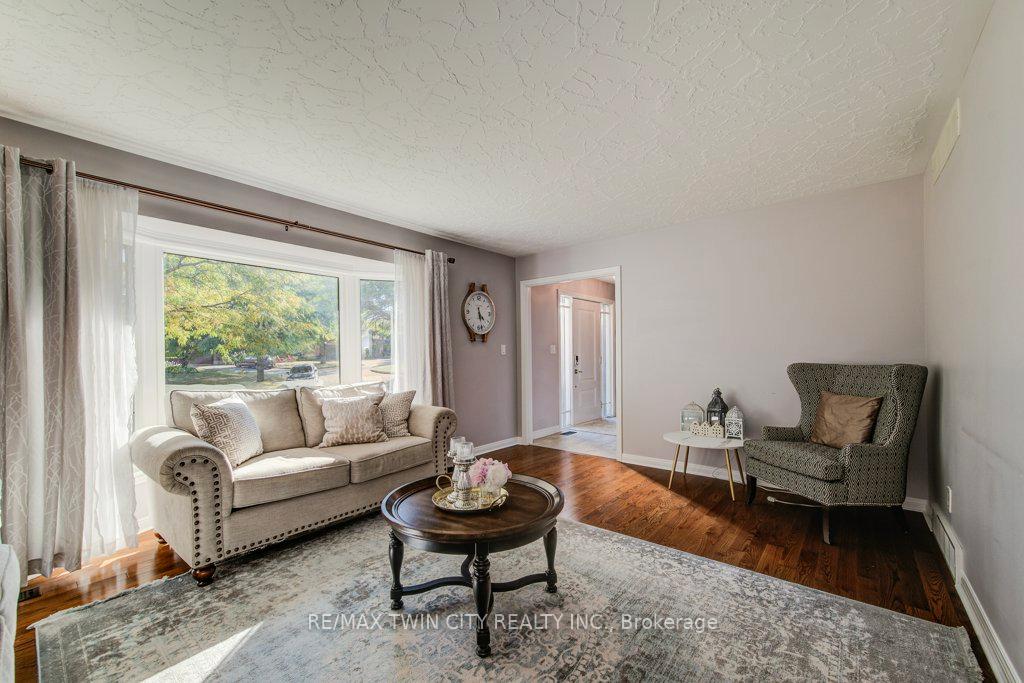 Photo 5 of 466 Kingsford Place, Waterloo — HOMEH