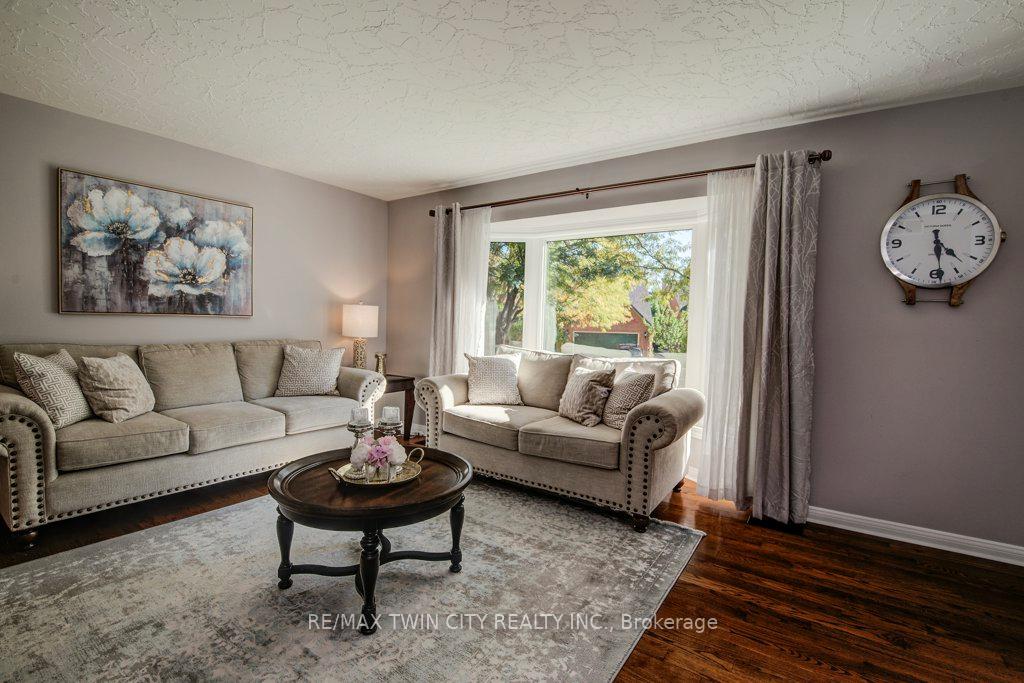 Photo 6 of 466 Kingsford Place, Waterloo — HOMEH