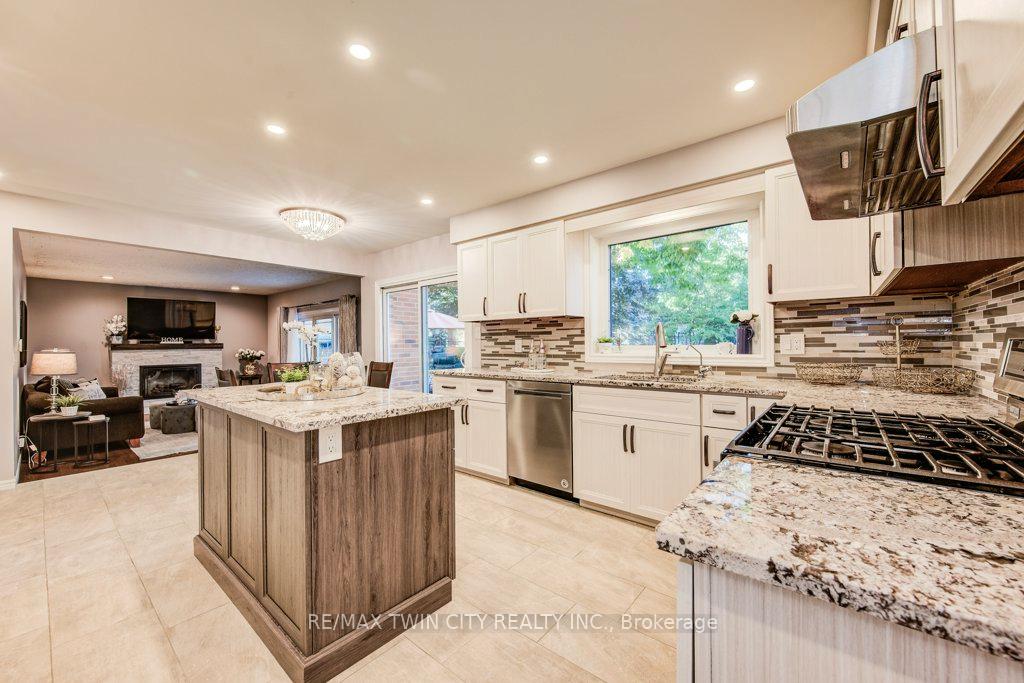 Photo 8 of 466 Kingsford Place, Waterloo — HOMEH