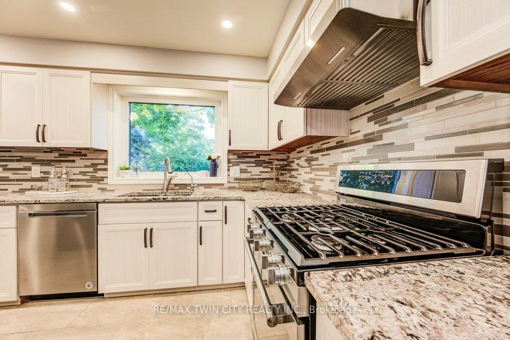 Photo 9 of 466 Kingsford Place, Waterloo — HOMEH