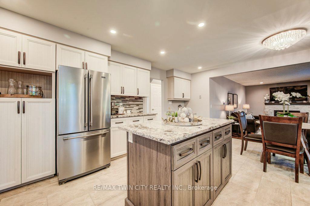 Photo 10 of 466 Kingsford Place, Waterloo — HOMEH